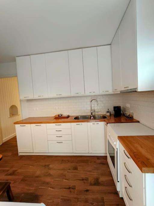 Cozy Garden House in the center of Glyfada