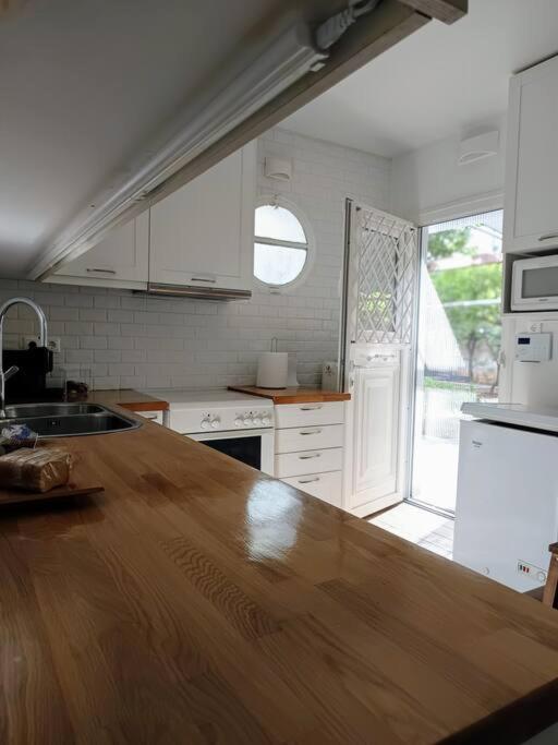 Cozy Garden House in the center of Glyfada