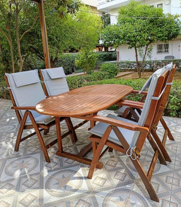 Cozy Garden House in the center of Glyfada