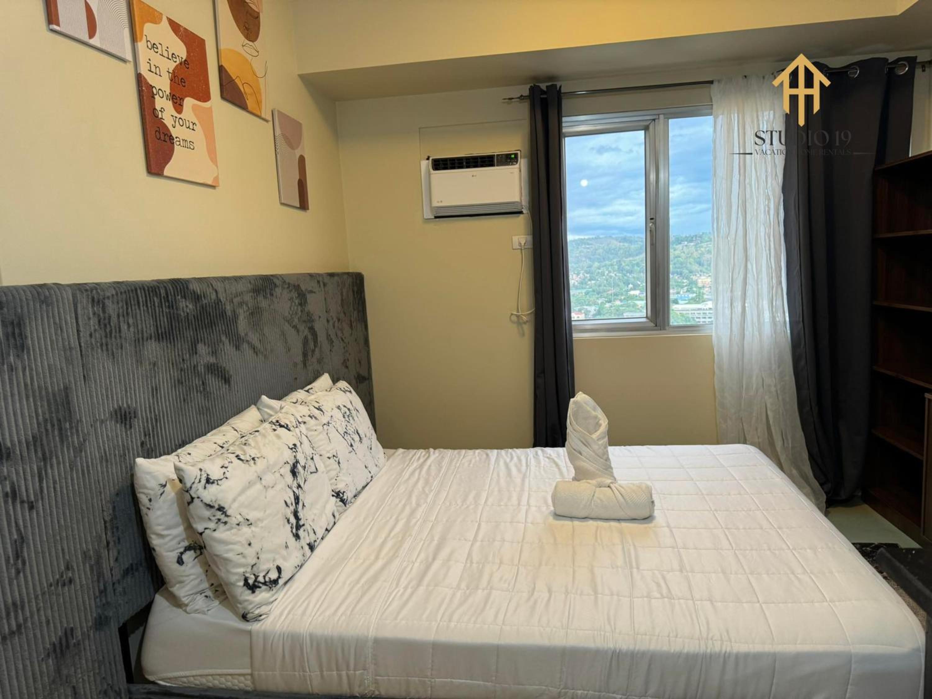 Modern Designed Studio Condo Near Ayala Centrio view 2