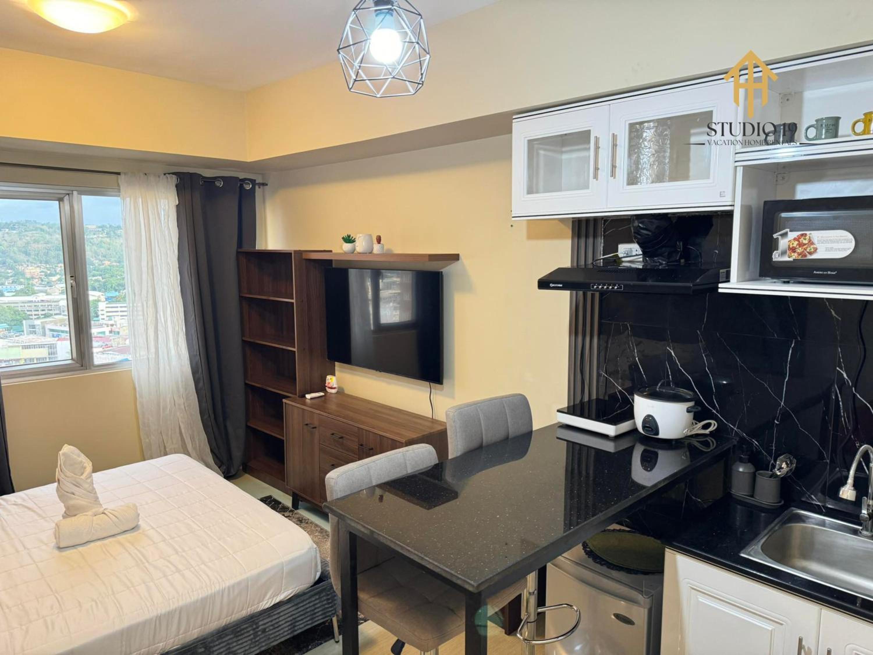 Modern Designed Studio Condo Near Ayala Centrio view 4
