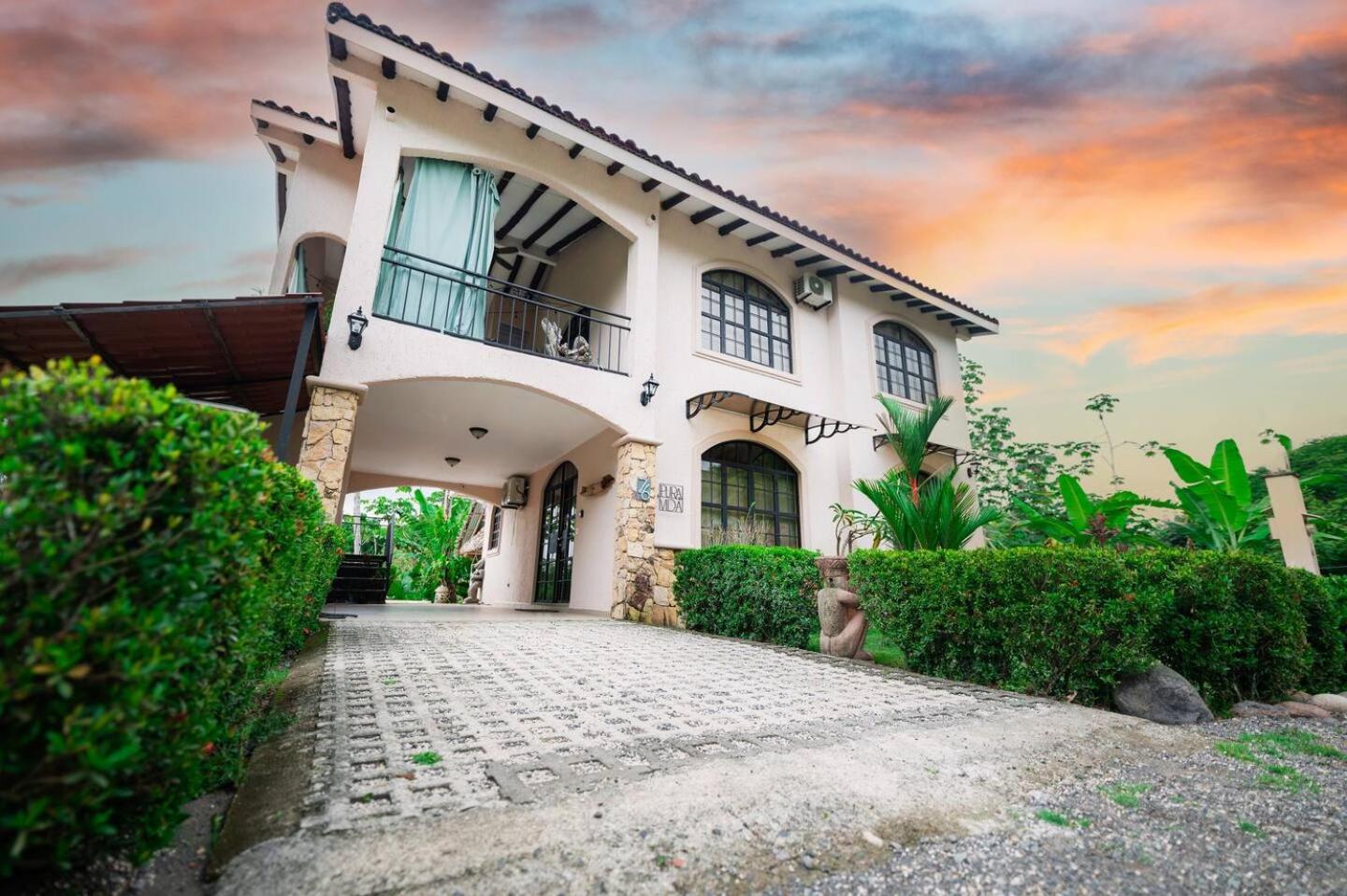 Villa Cascada by Vacation Pura Vida