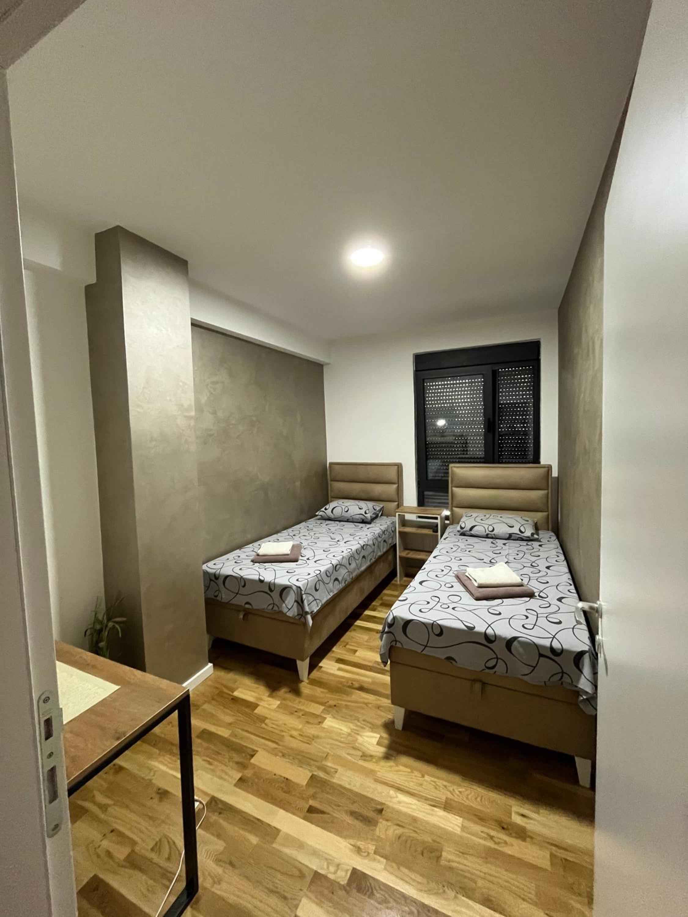 Lux apartment 12 center, free parking view 3
