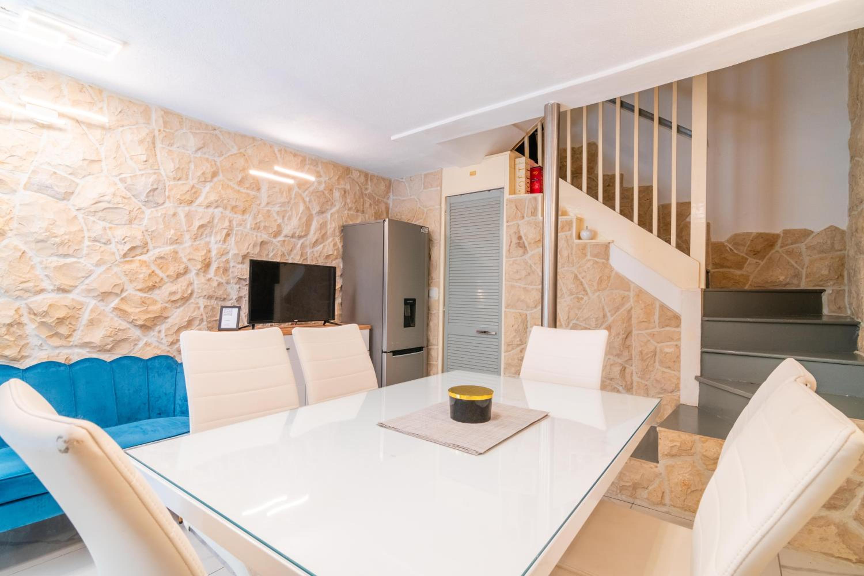 Casa di Pag by Pag tours view 3