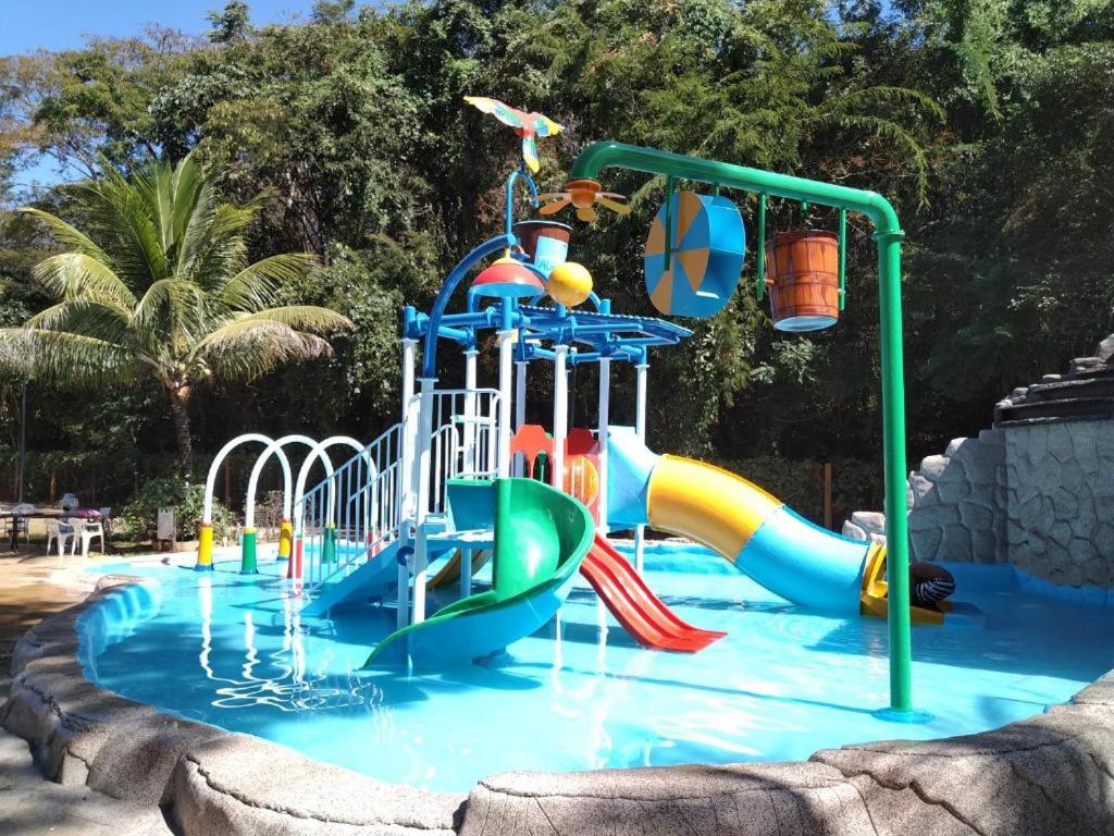 CONFORTAVEL APTO DE 1 QUARTO NO 4a ANDAR NO CONDOMINIO ALDEIA DO LAGO