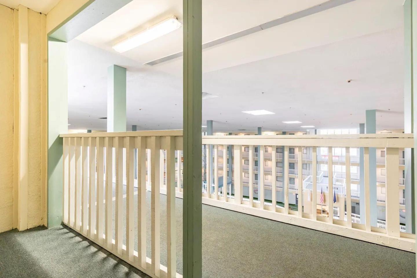 Hotel Cute Coastal Condo- 2 Bedrooms 2 Bathrooms- Pool, Hot Tub, Tennis, Pickleball - Image 1