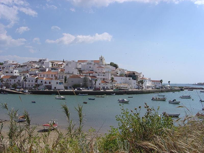 Beautiful townhouse in downtown Ferragudo
