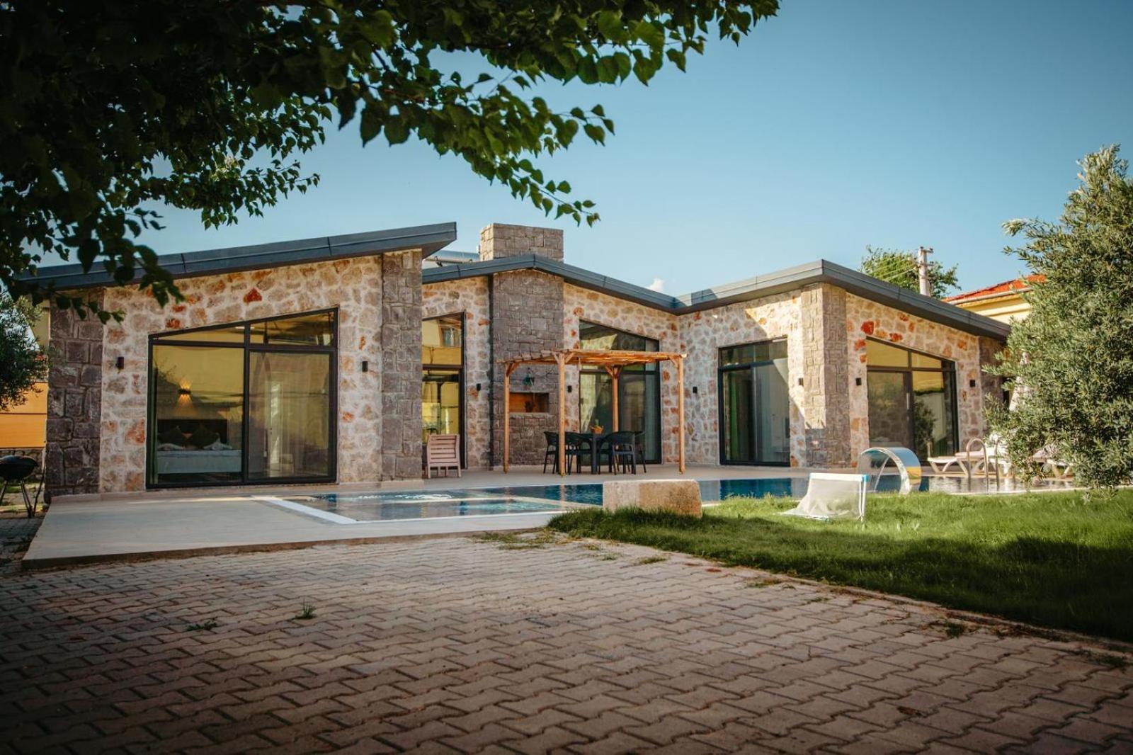 Villa SamataGold
