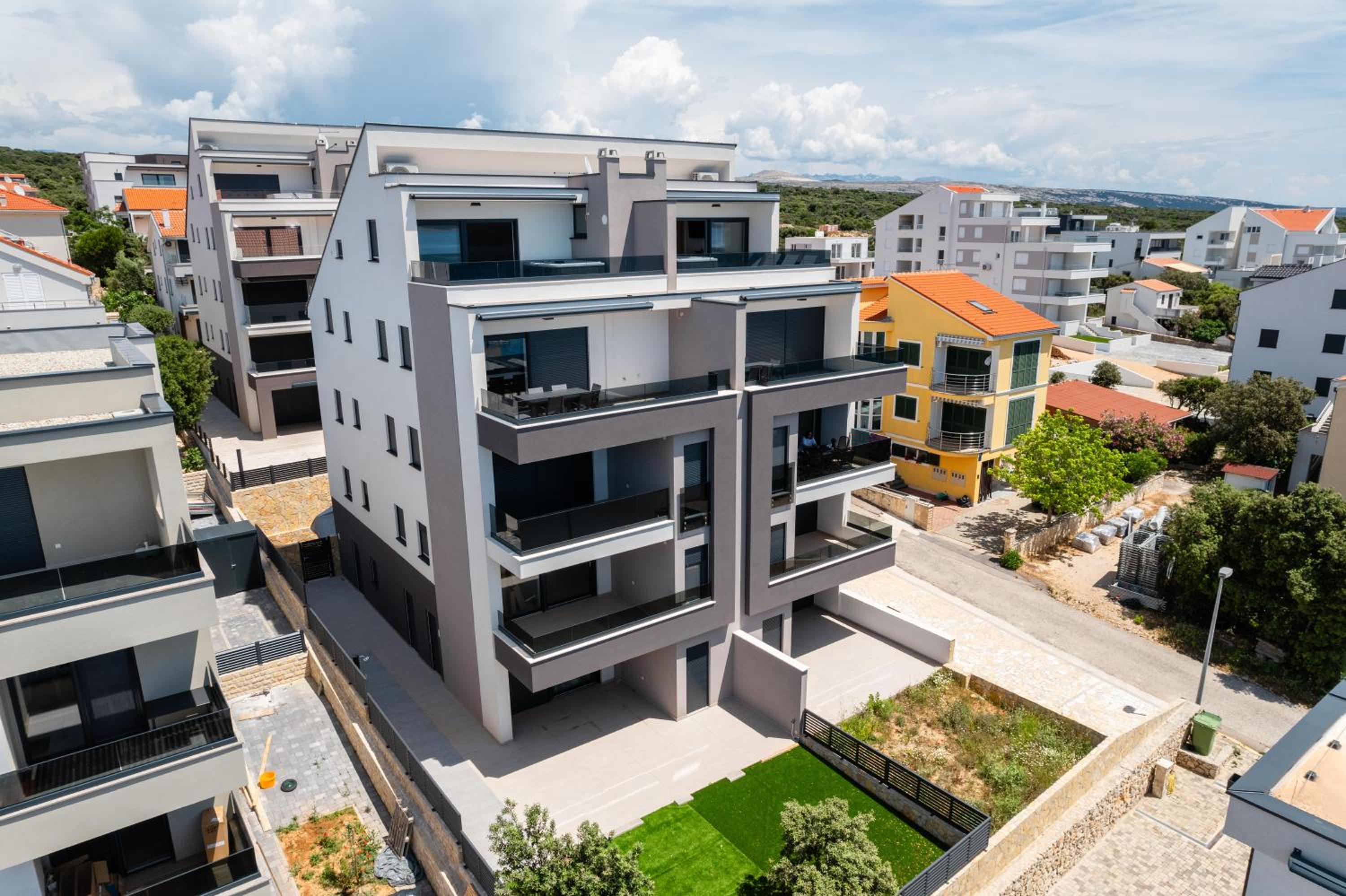 Luxury Mandre