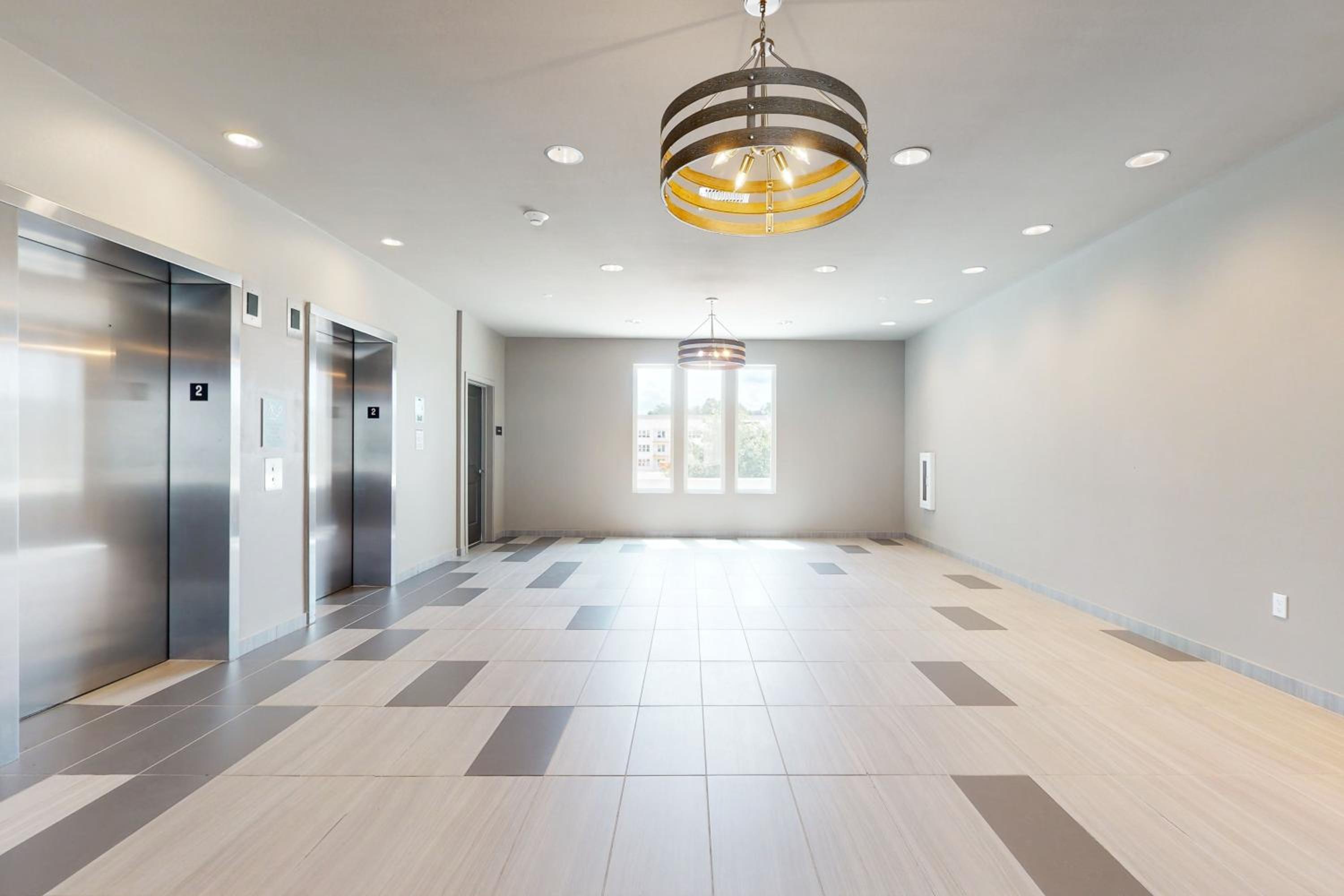 2 Mi to UF Campus! Modern Luxury Apt with Pool