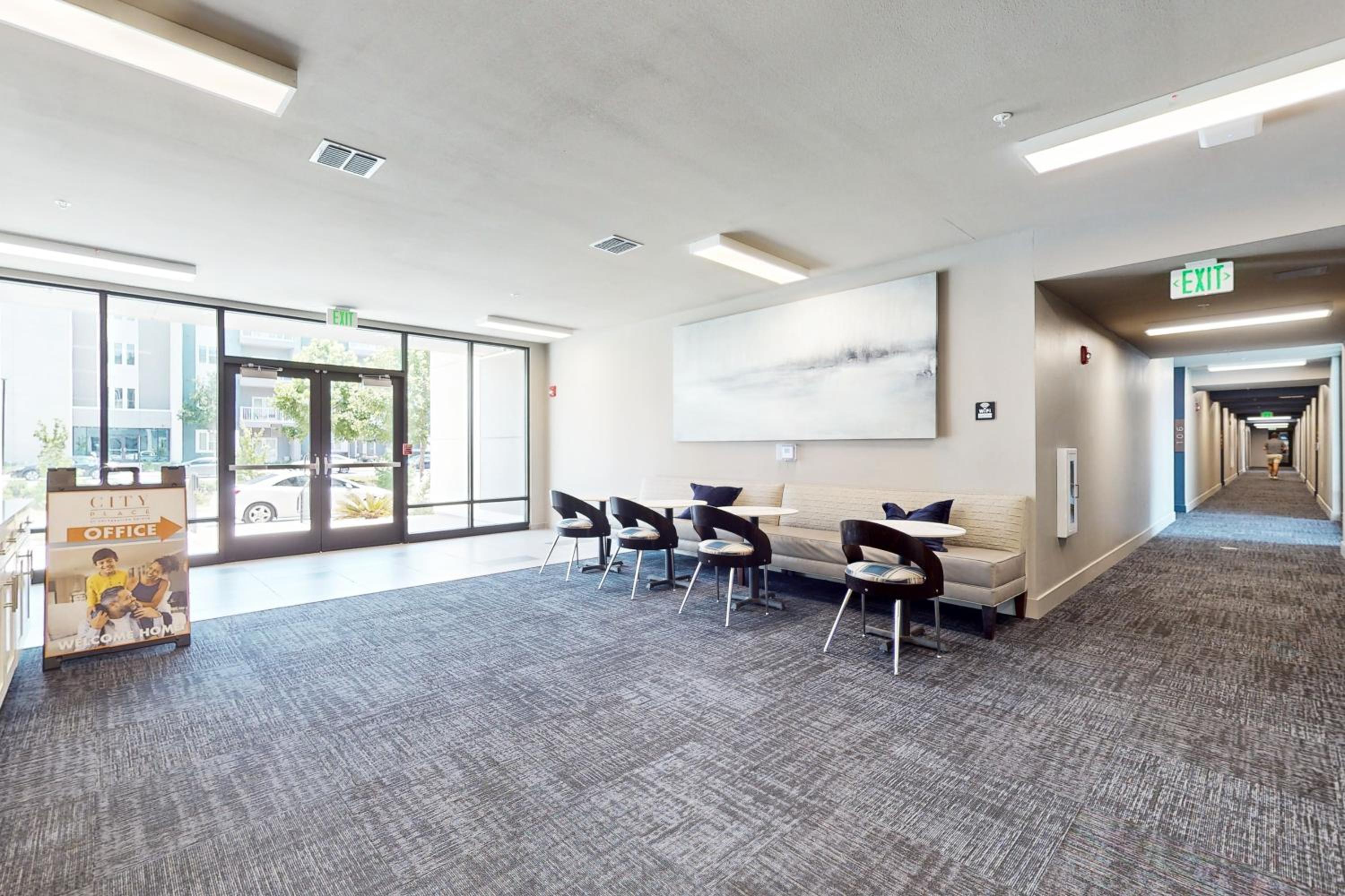 2 Mi to UF Campus! Modern Luxury Apt with Pool