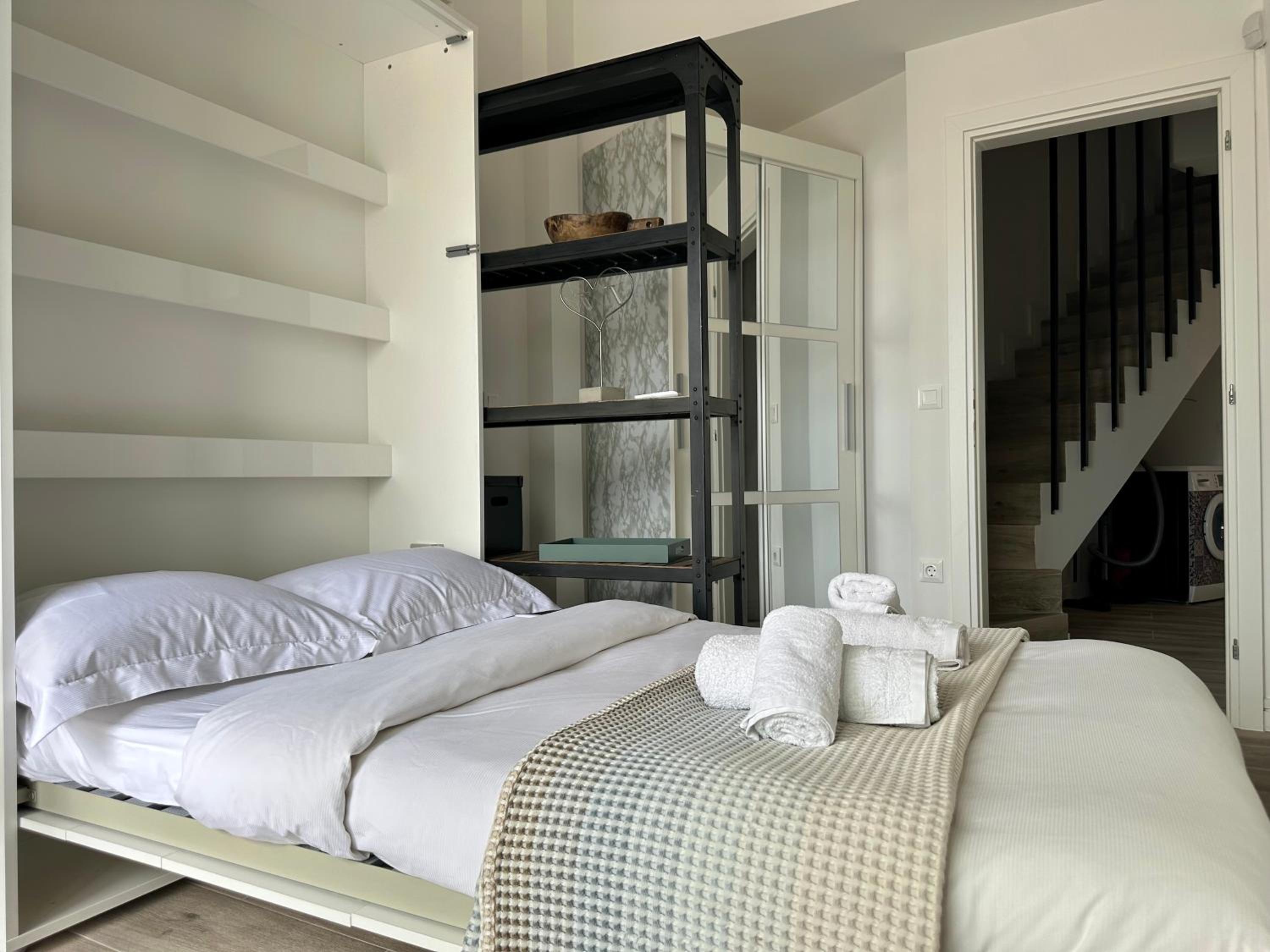 Sky Suite Apartments - Cloud9 in the City