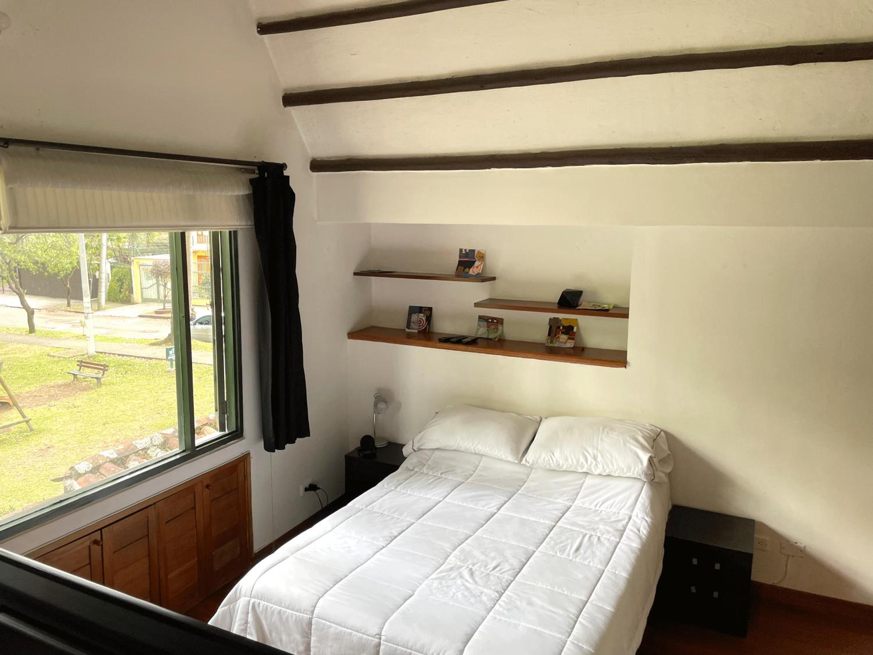 Cozy little 1-bedroom condo for travellers