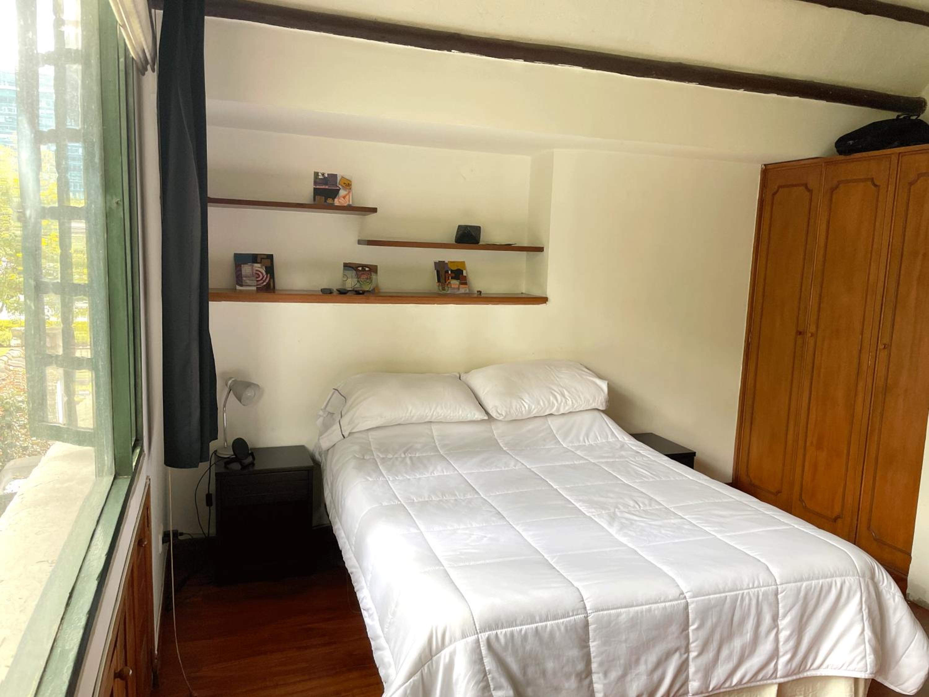 Cozy little 1-bedroom condo for travellers