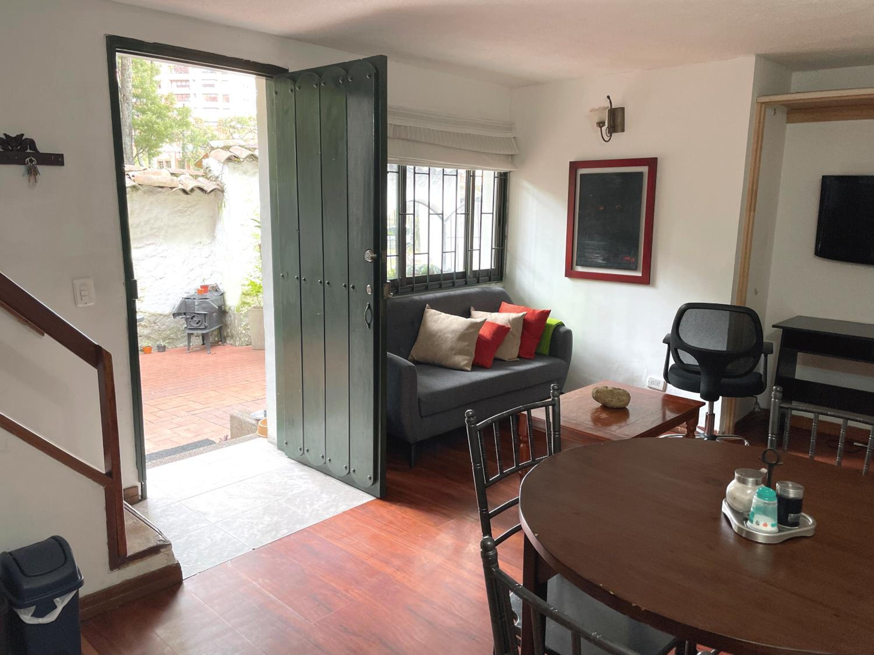 Cozy little 1-bedroom condo for travellers