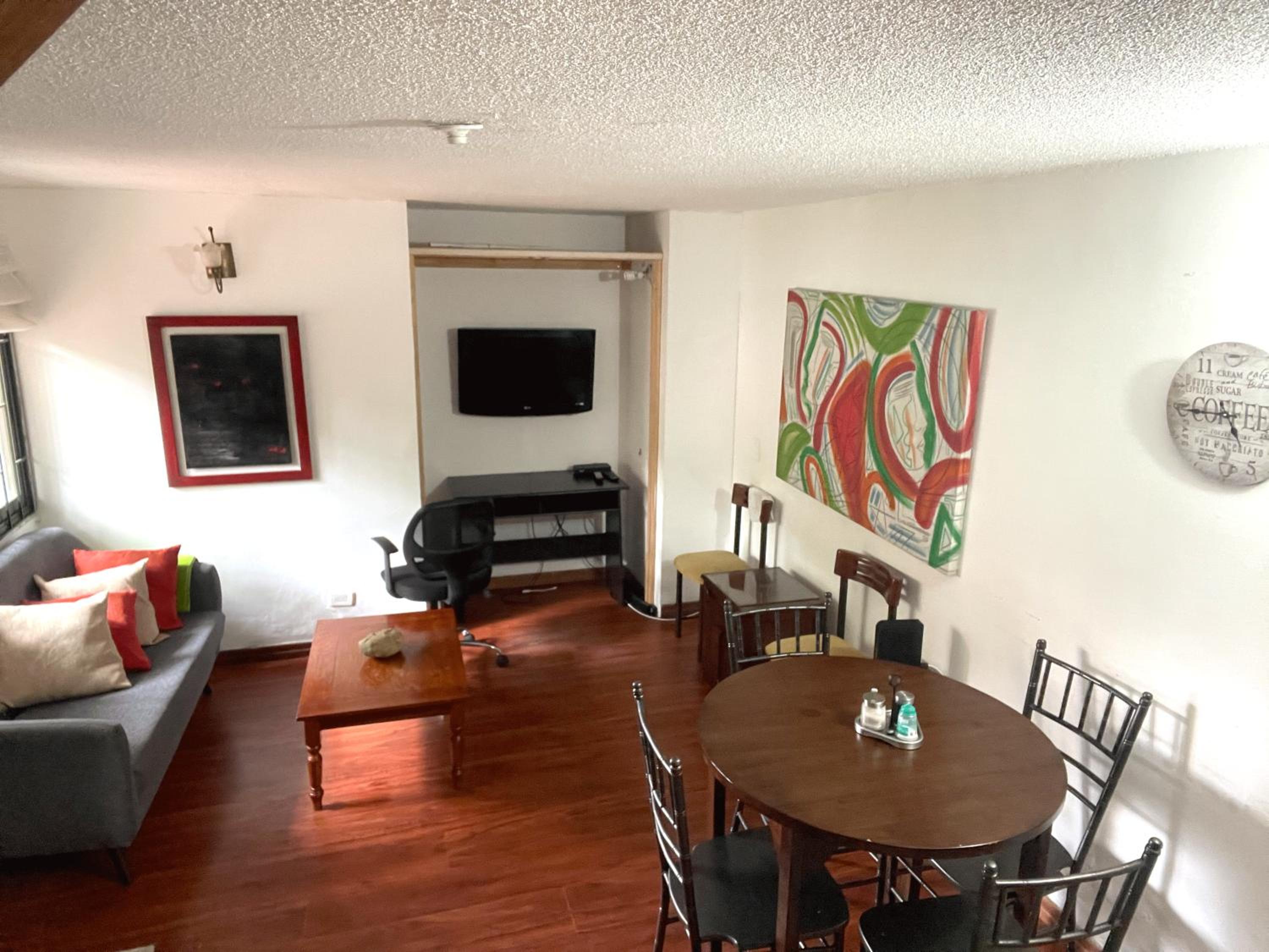 Cozy little 1-bedroom condo for travellers