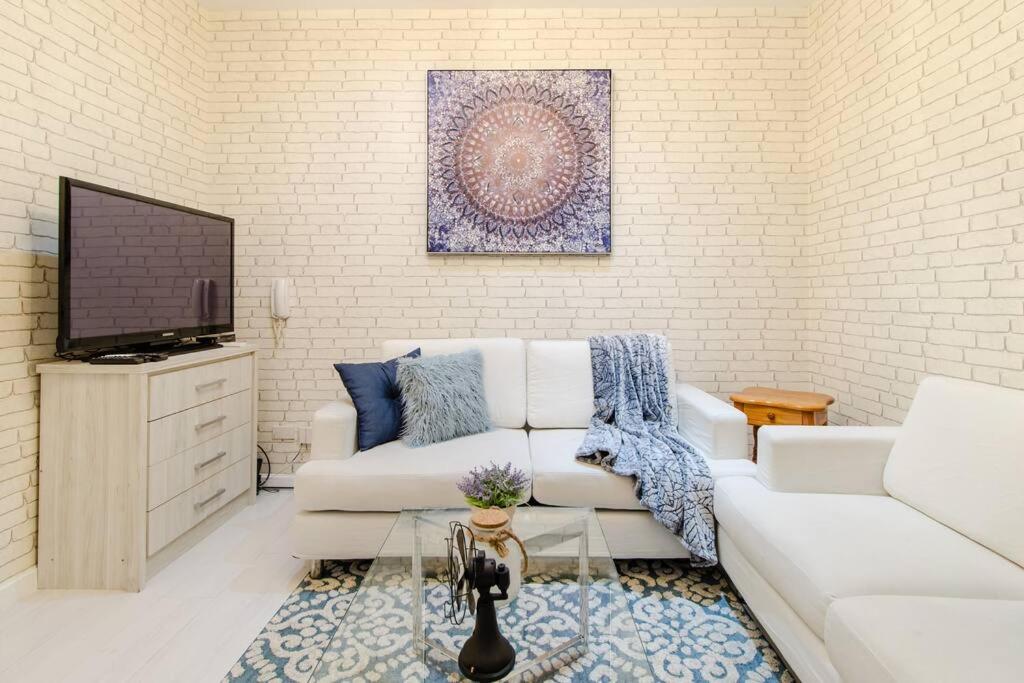 Gramercy French Rustic 2BR Penthouse 60th Flr with Awesome View! view 4