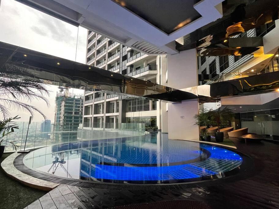 Gramercy French Rustic 2BR Penthouse 60th Flr with Awesome View! view 5