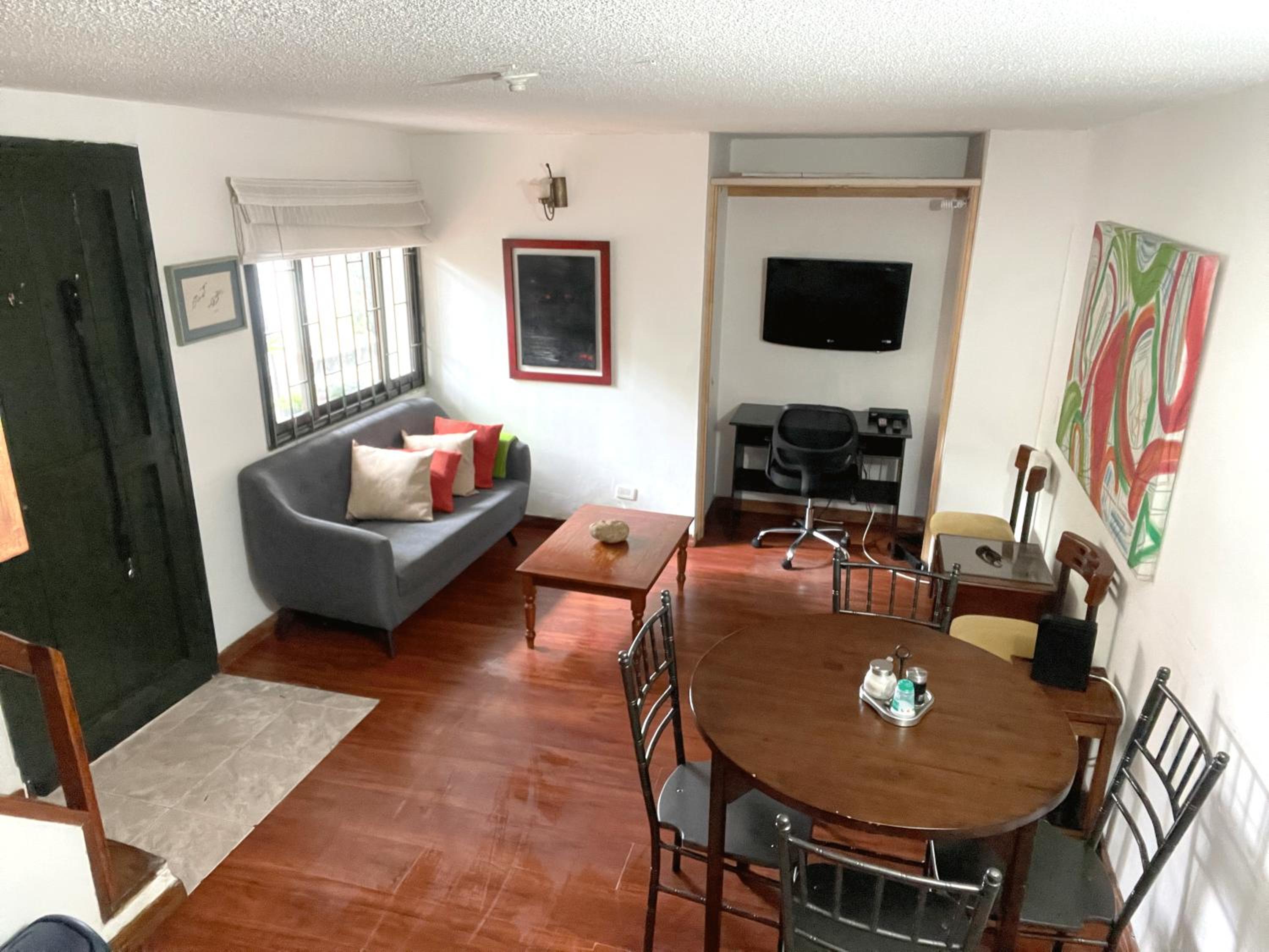 Cozy little 1-bedroom condo for travellers