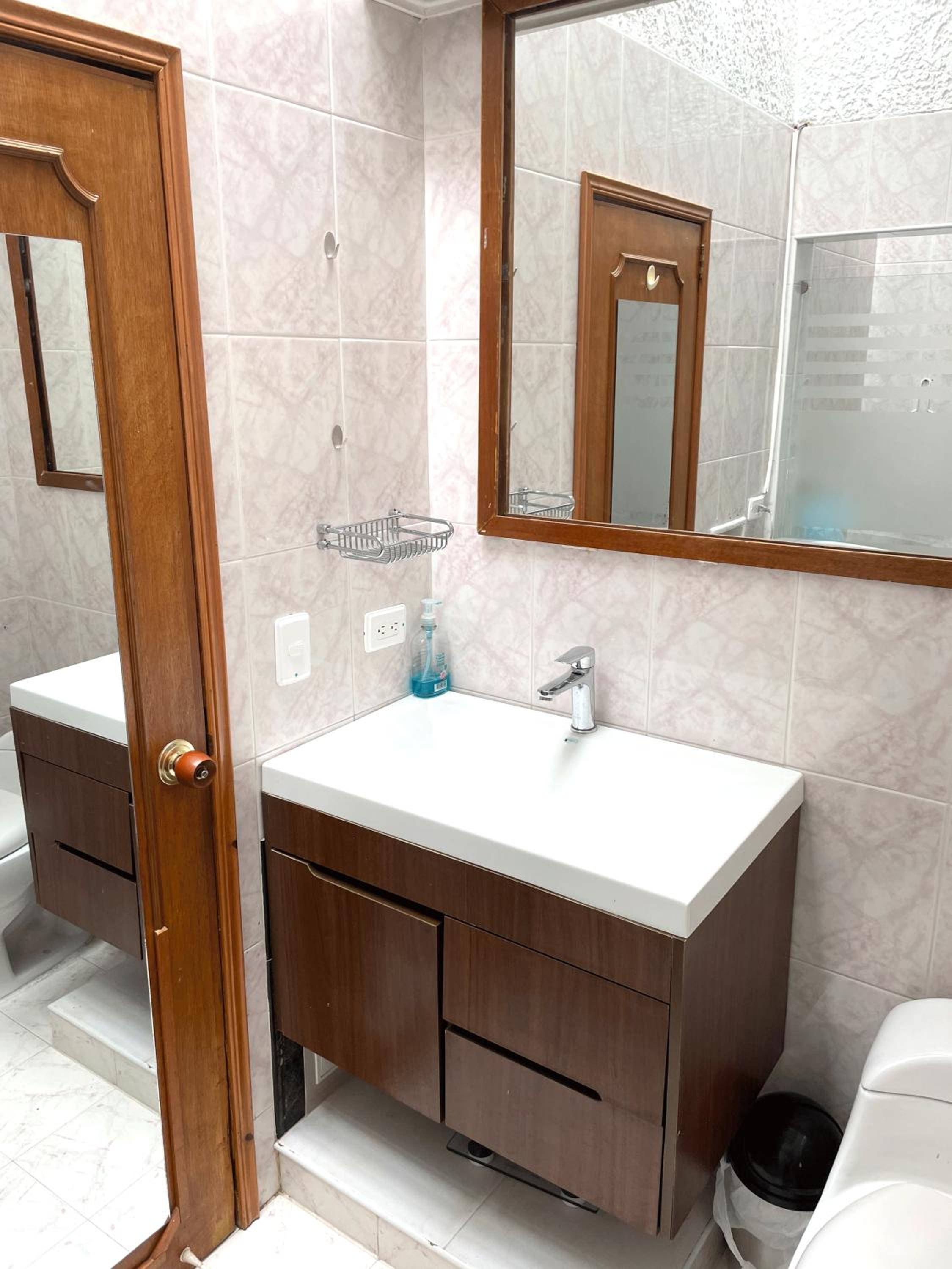 Cozy little 1-bedroom condo for travellers