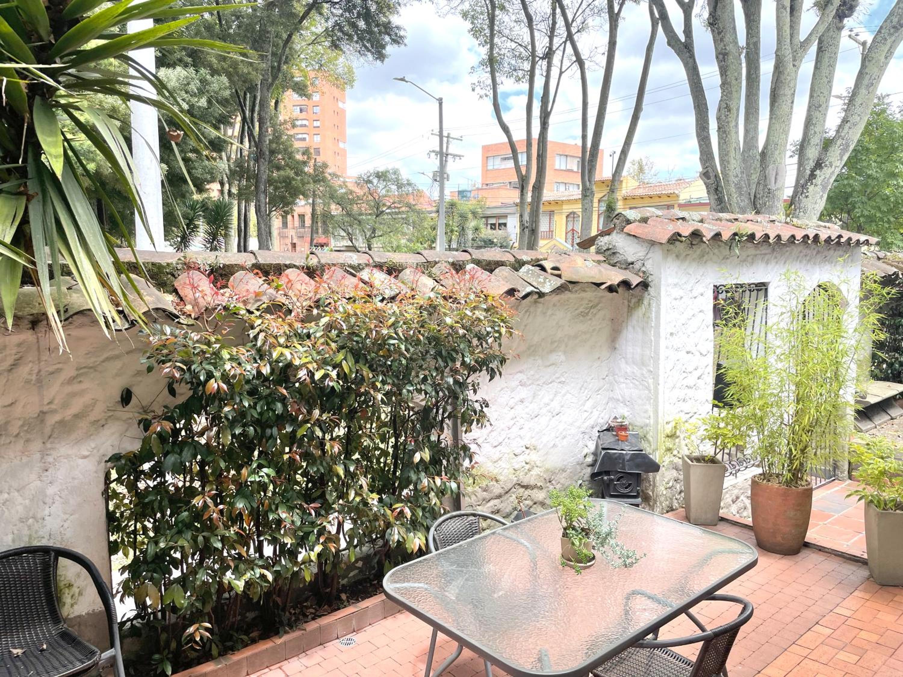 Cozy little 1-bedroom condo for travellers