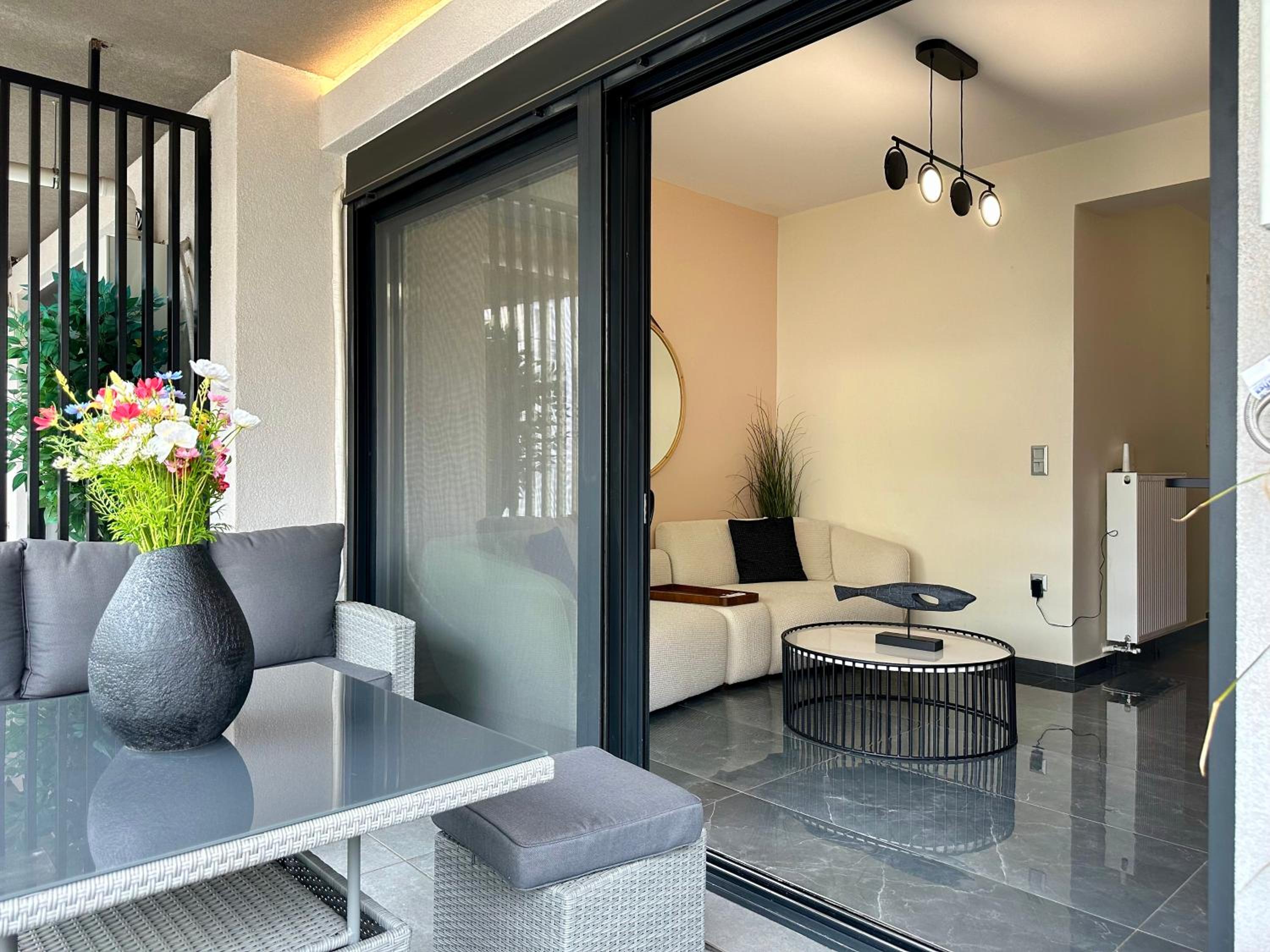 Sky Suite Apartments - Cloud9 in the City