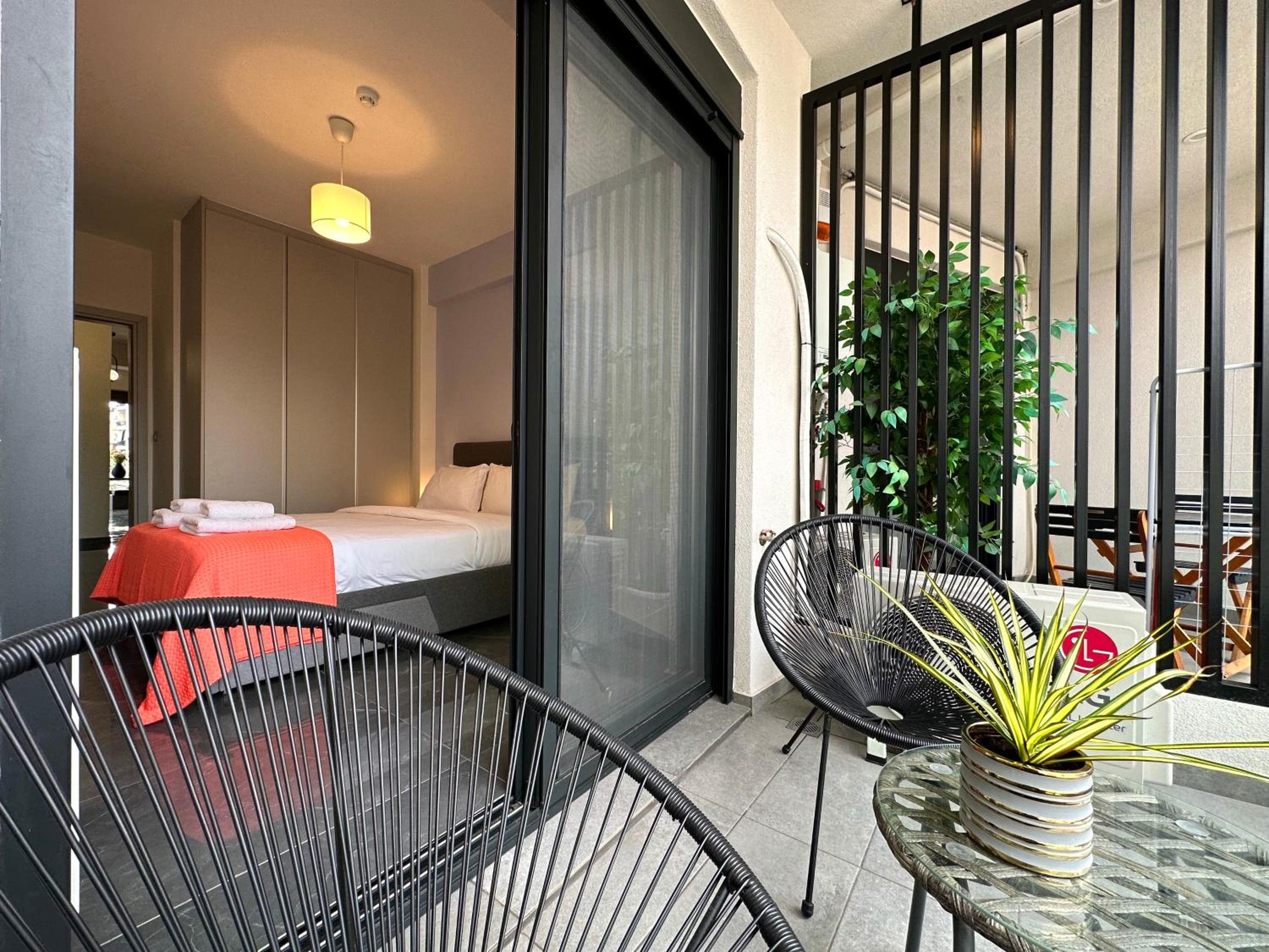 Sky Suite Apartments - Cloud9 in the City