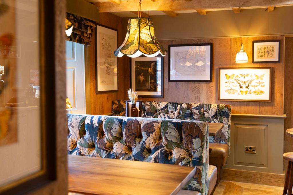 Bulls Head, Castleton view 3