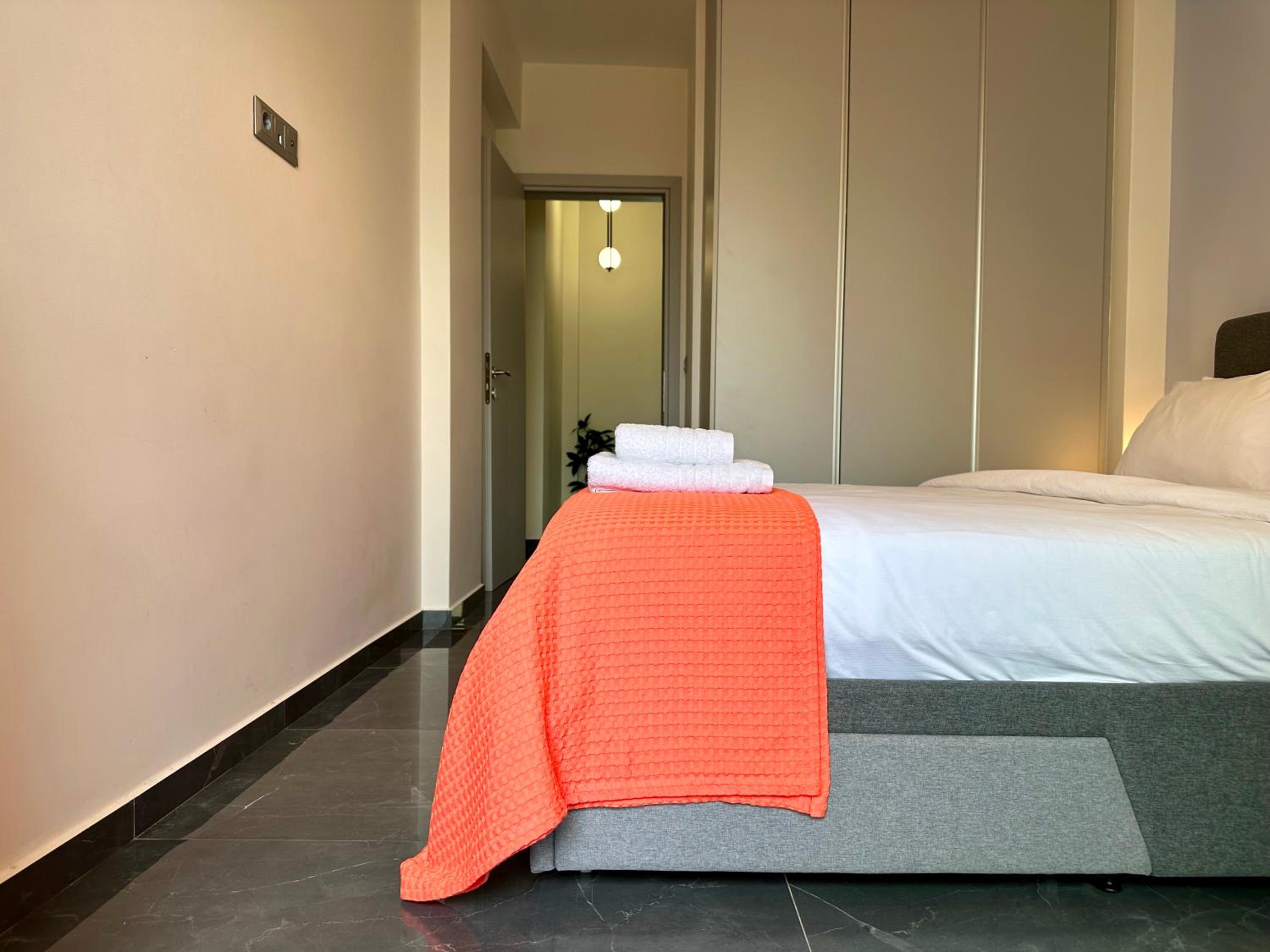 Sky Suite Apartments - Cloud9 in the City
