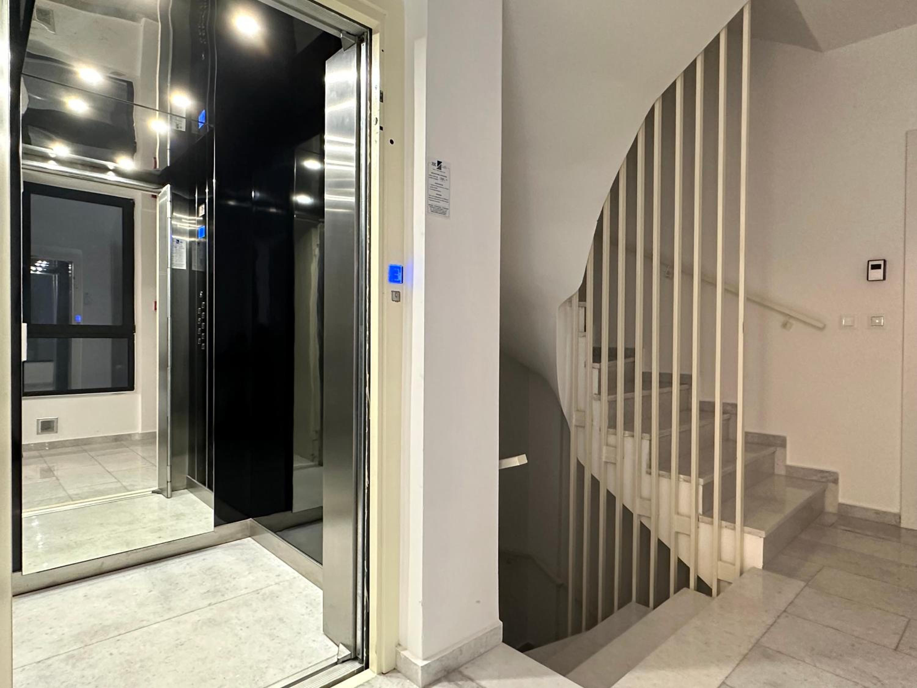 Sky Suite Apartments - Cloud9 in the City