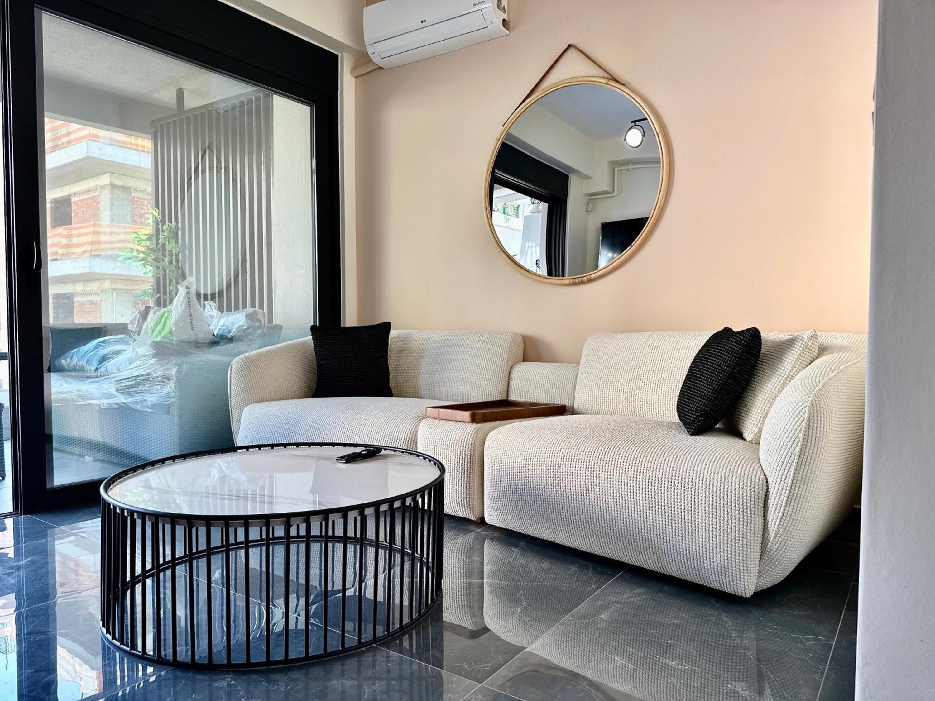 Sky Suite Apartments - Cloud9 in the City