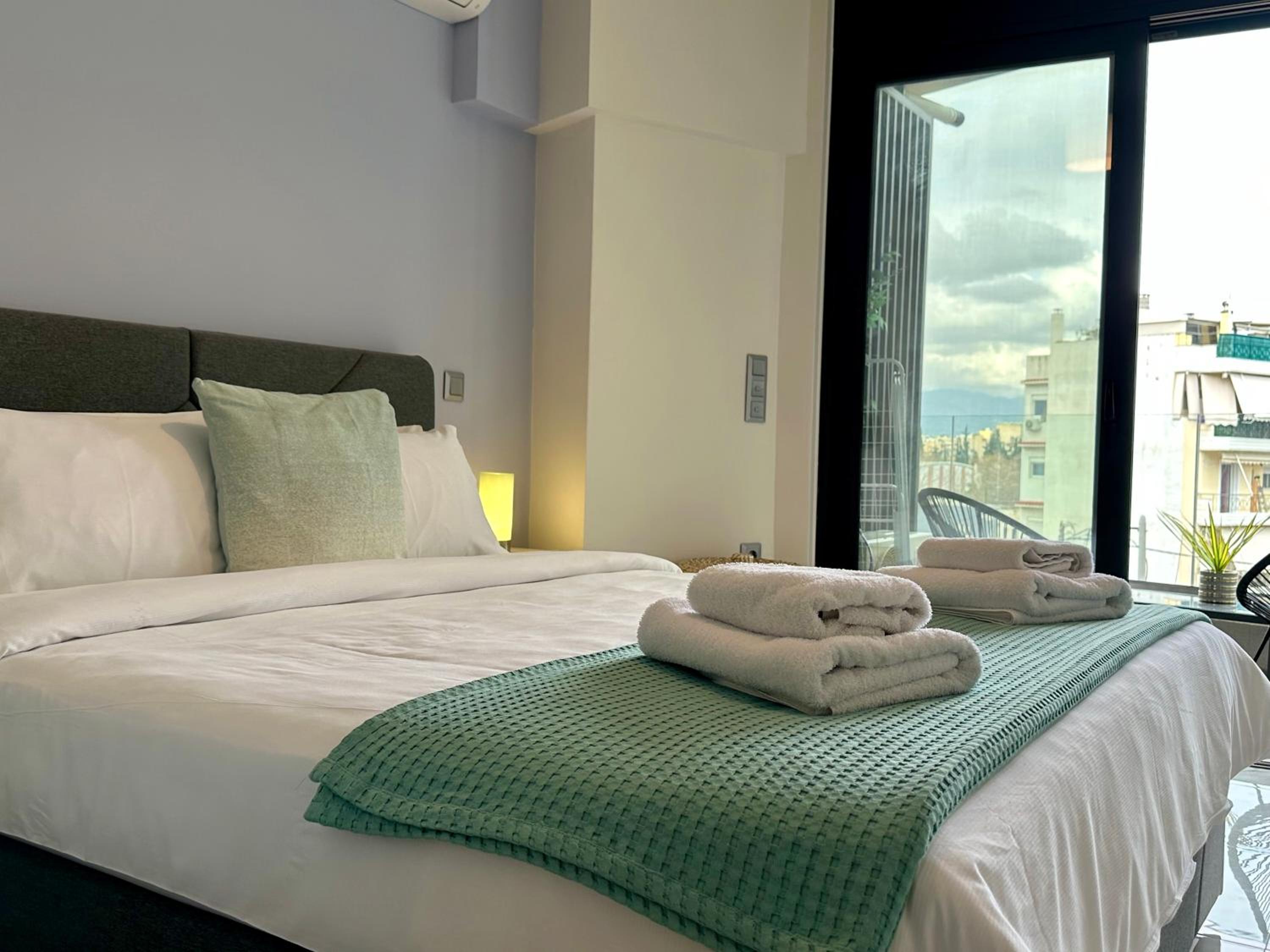 Sky Suite Apartments - Cloud9 in the City