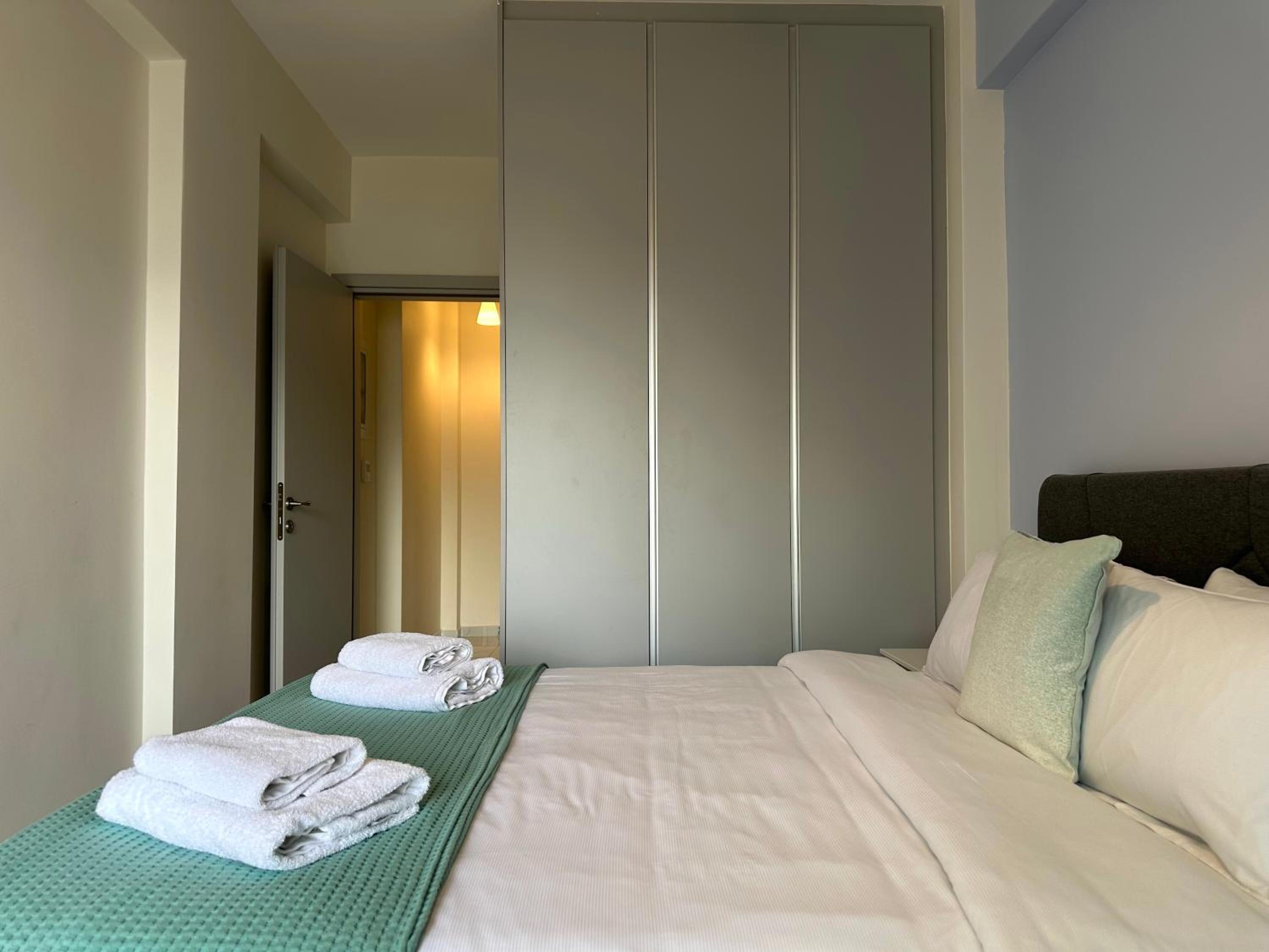 Sky Suite Apartments - Cloud9 in the City