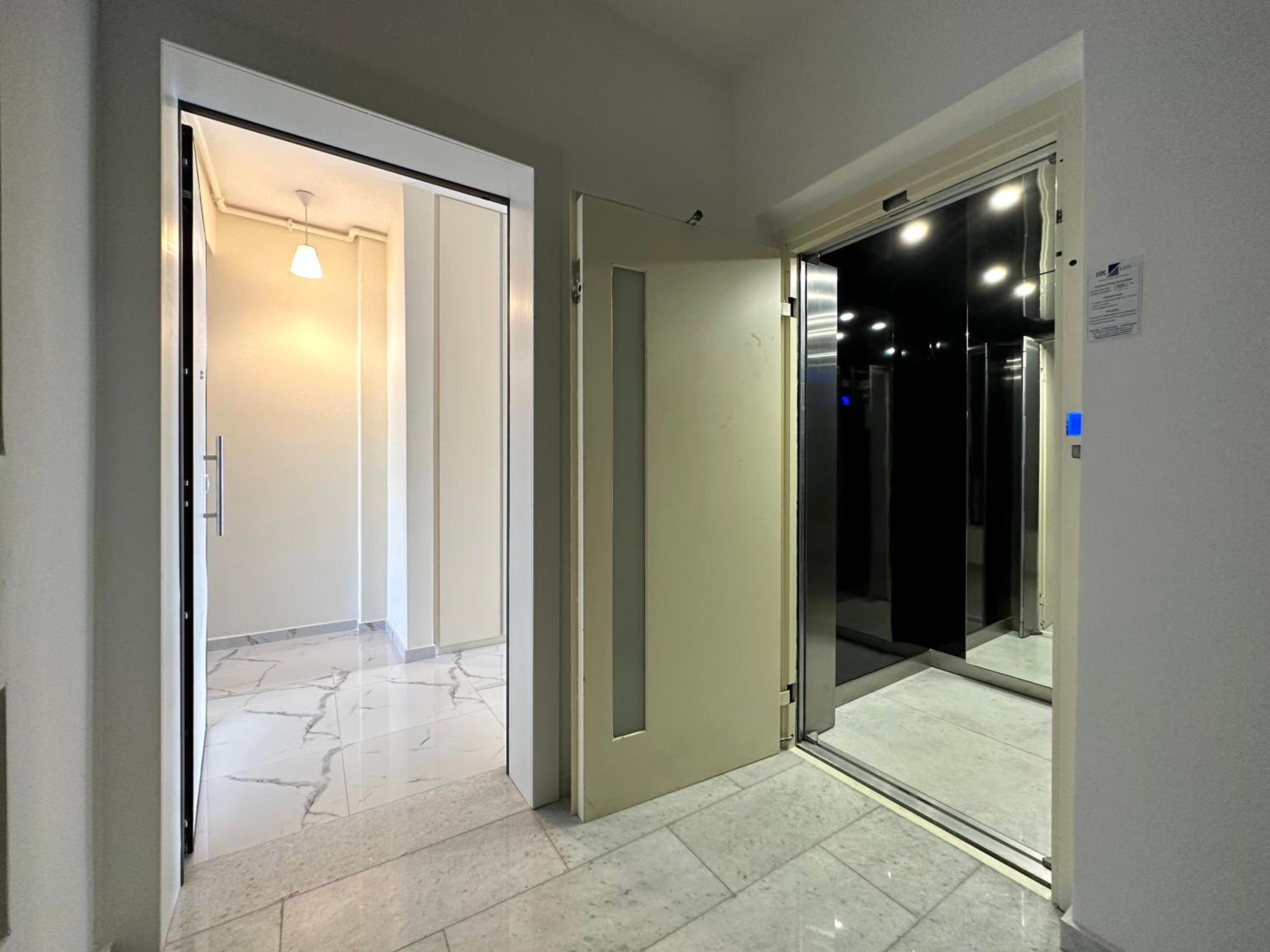 Sky Suite Apartments - Cloud9 in the City