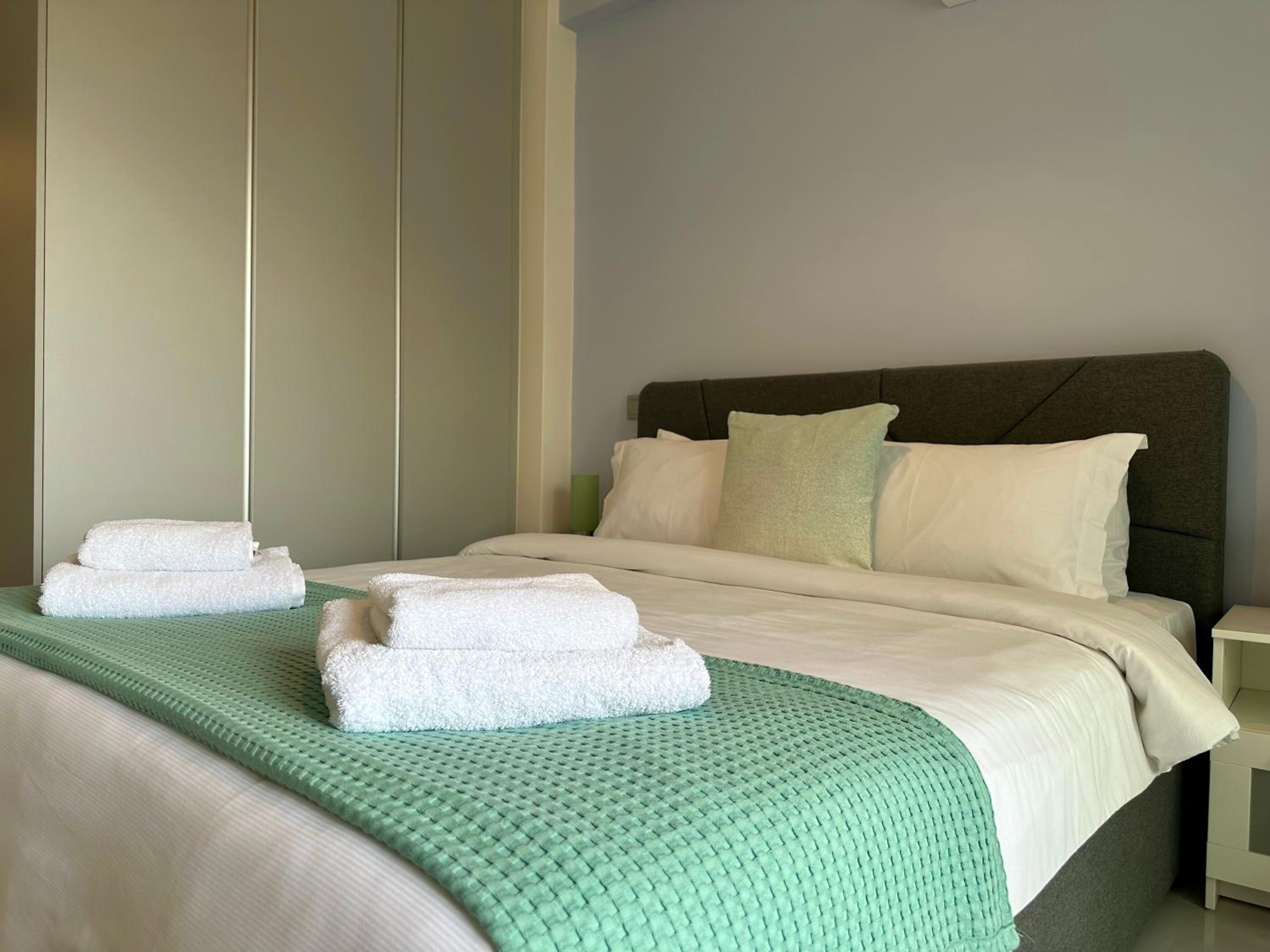 Sky Suite Apartments - Cloud9 in the City