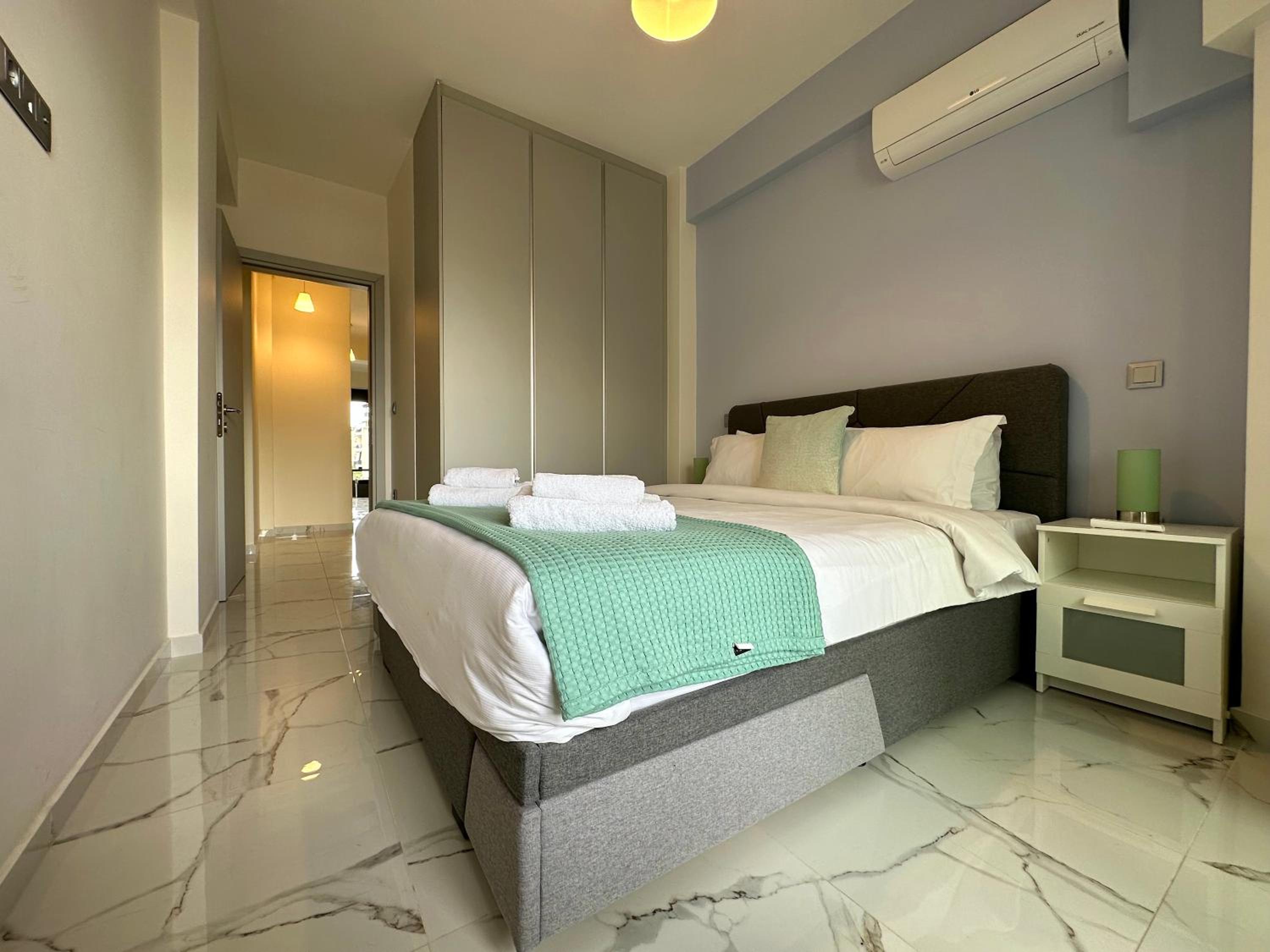 Sky Suite Apartments - Cloud9 in the City