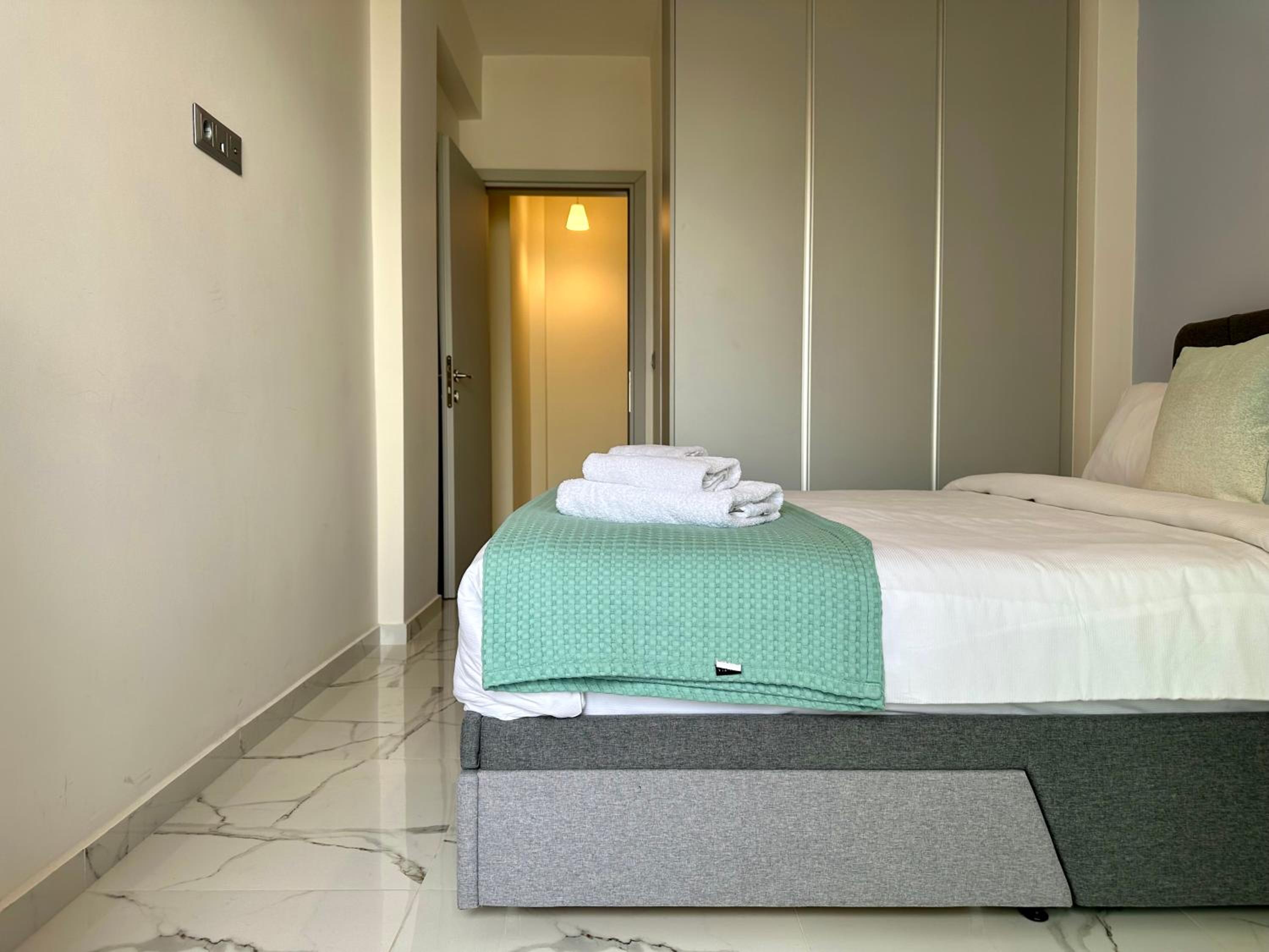 Sky Suite Apartments - Cloud9 in the City