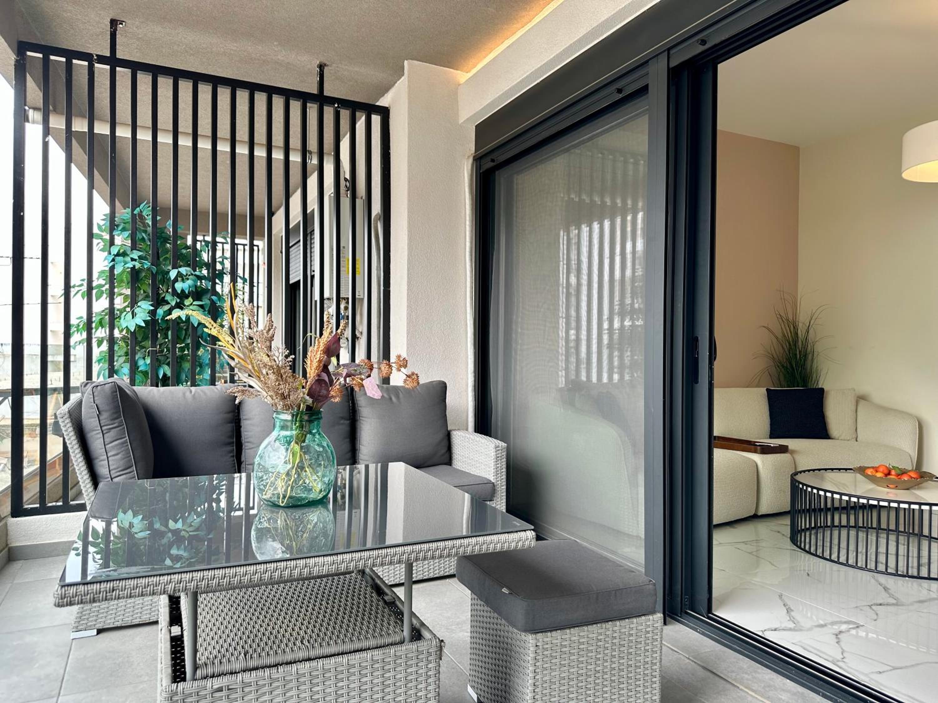 Sky Suite Apartments - Cloud9 in the City