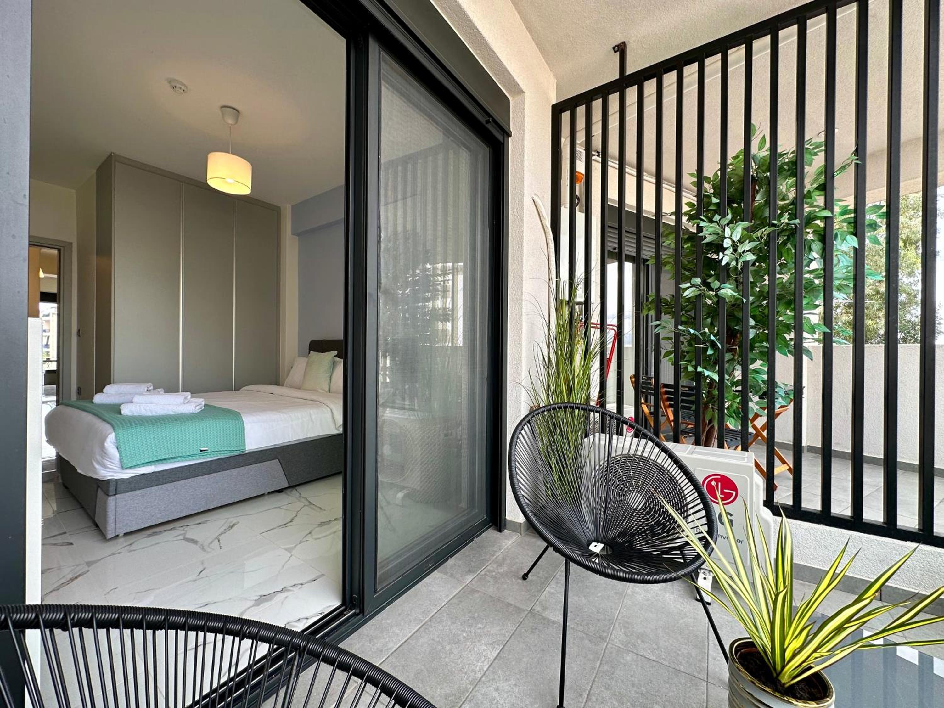 Sky Suite Apartments - Cloud9 in the City