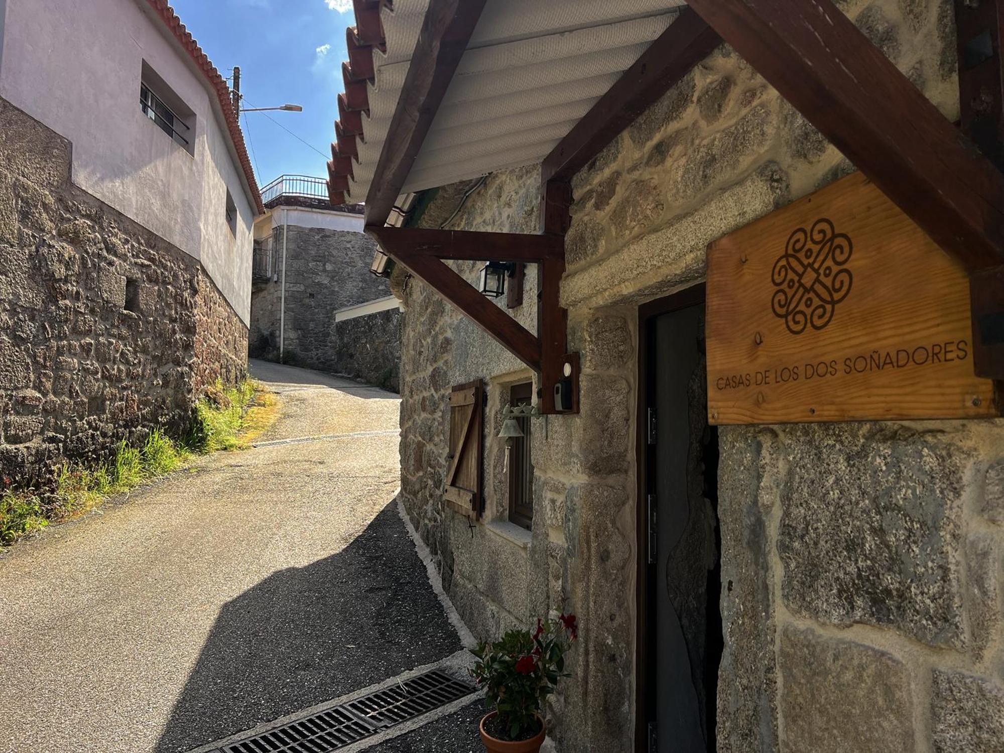 Cozy Galician Stone Farmhouse with Fireplaces and Pool