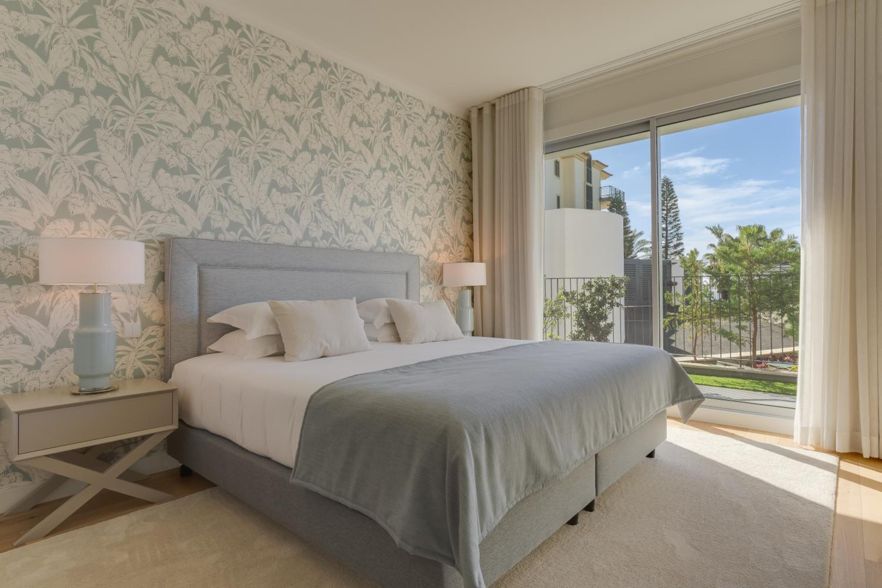 Luxurious Ocean and Sunset Views Family Haven with 3 En-Suite Bedrooms and Pool view 3