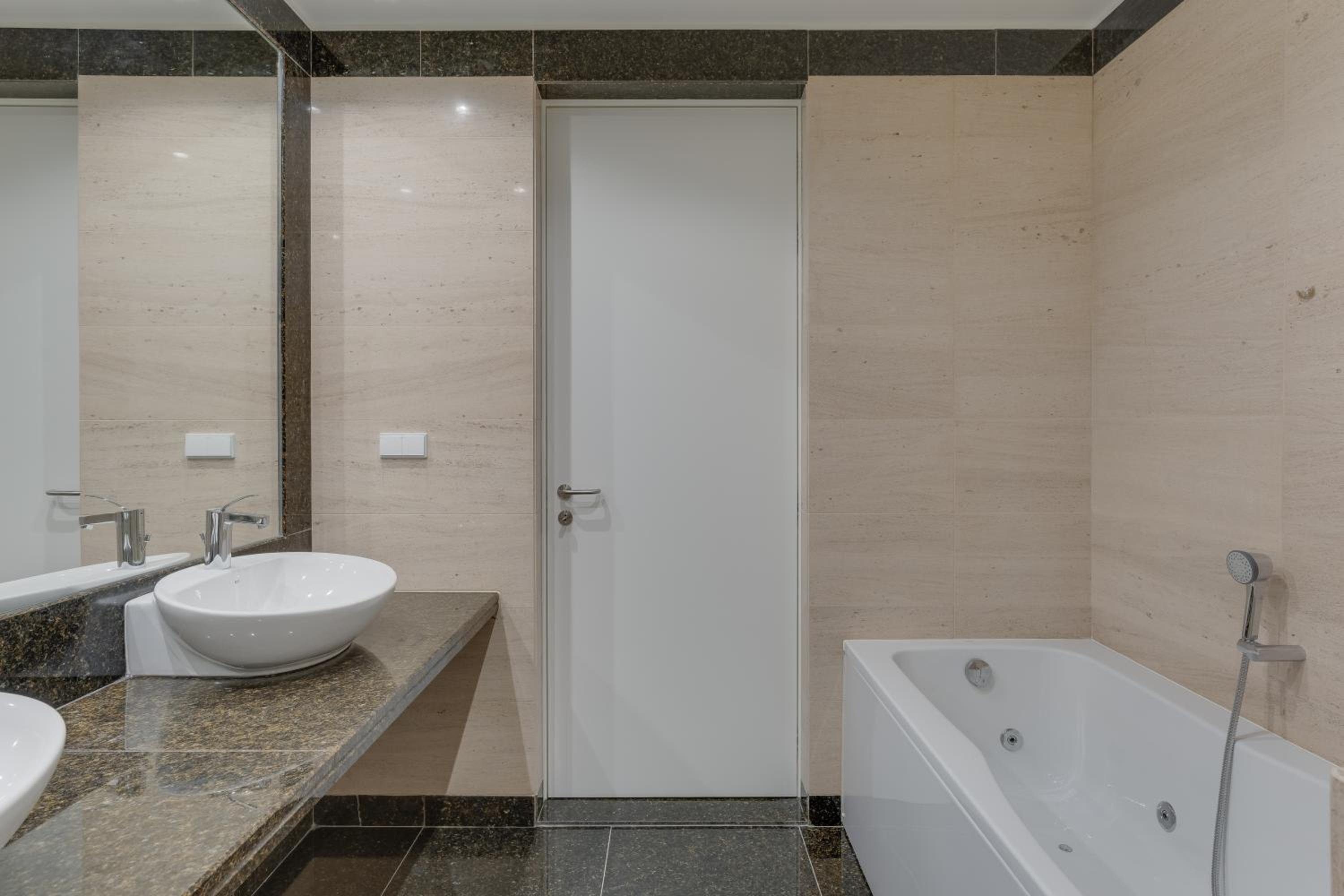 Luxurious Ocean and Sunset Views Family Haven with 3 En-Suite Bedrooms and Pool view 4