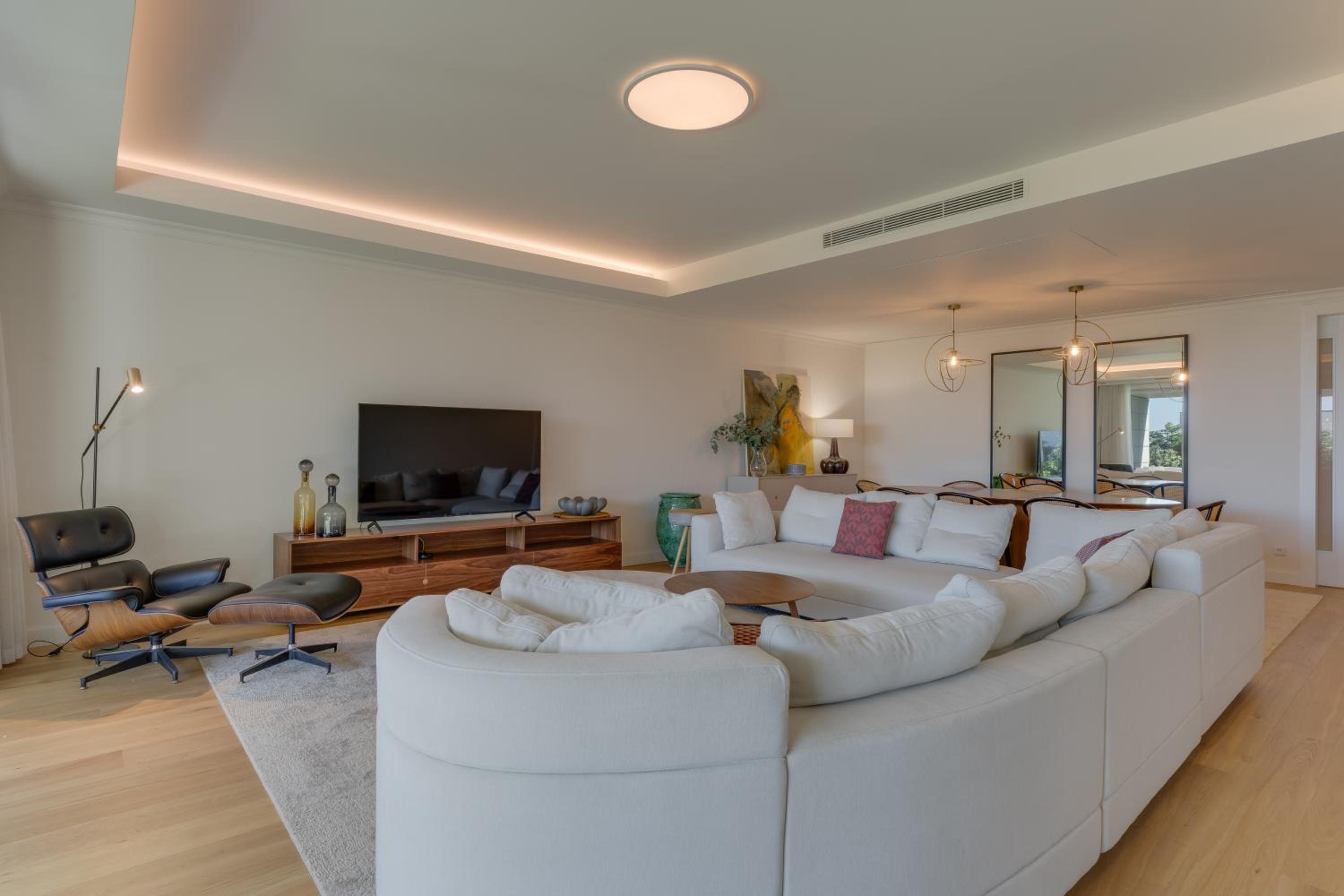 Luxurious Ocean and Sunset Views Family Haven with 3 En-Suite Bedrooms and Pool view 5