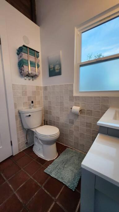 The Lilly Pad Loft - A Lovers Nest view 3