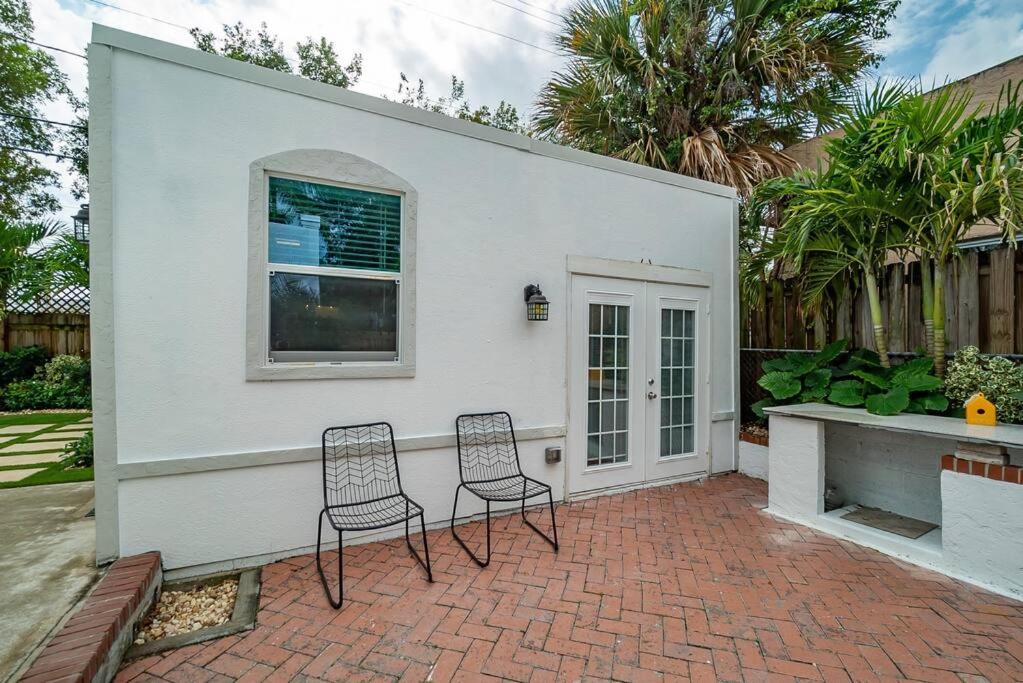 Hotel Garden Oasis in Flamingo Park - Image 1