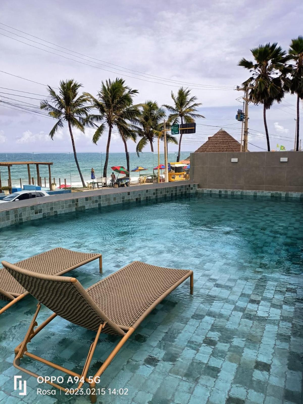 Loft beira-mar com frente e vista para o mar