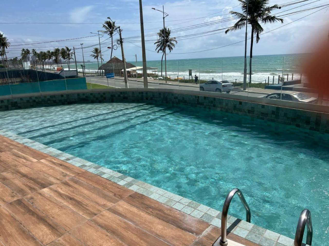 Loft beira-mar com frente e vista para o mar
