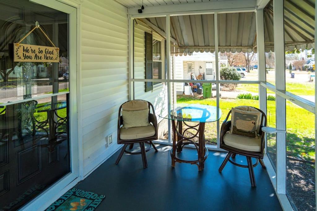 Hotel Peaceful home in downtown Huntsville with nice back patio! - Image 1