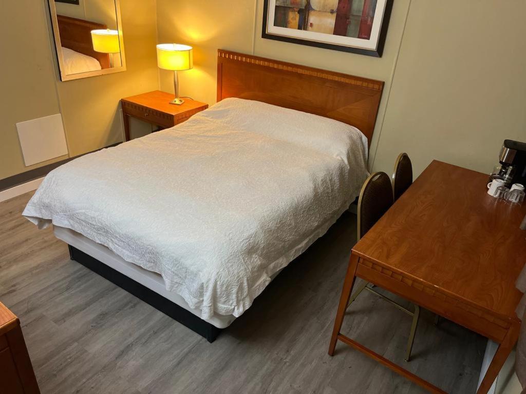 Vernon Vacations - Schell Motel - Property Image 11