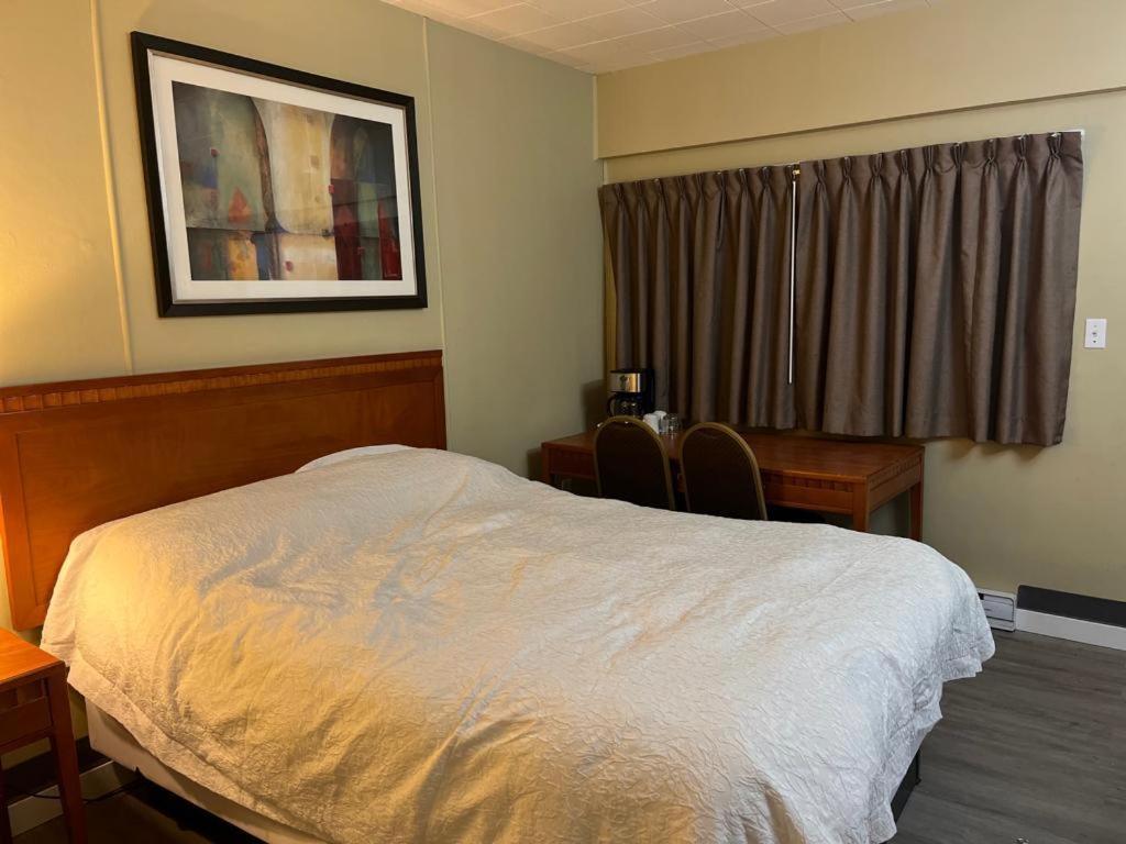 Vernon Vacations - Schell Motel - Property Image 24